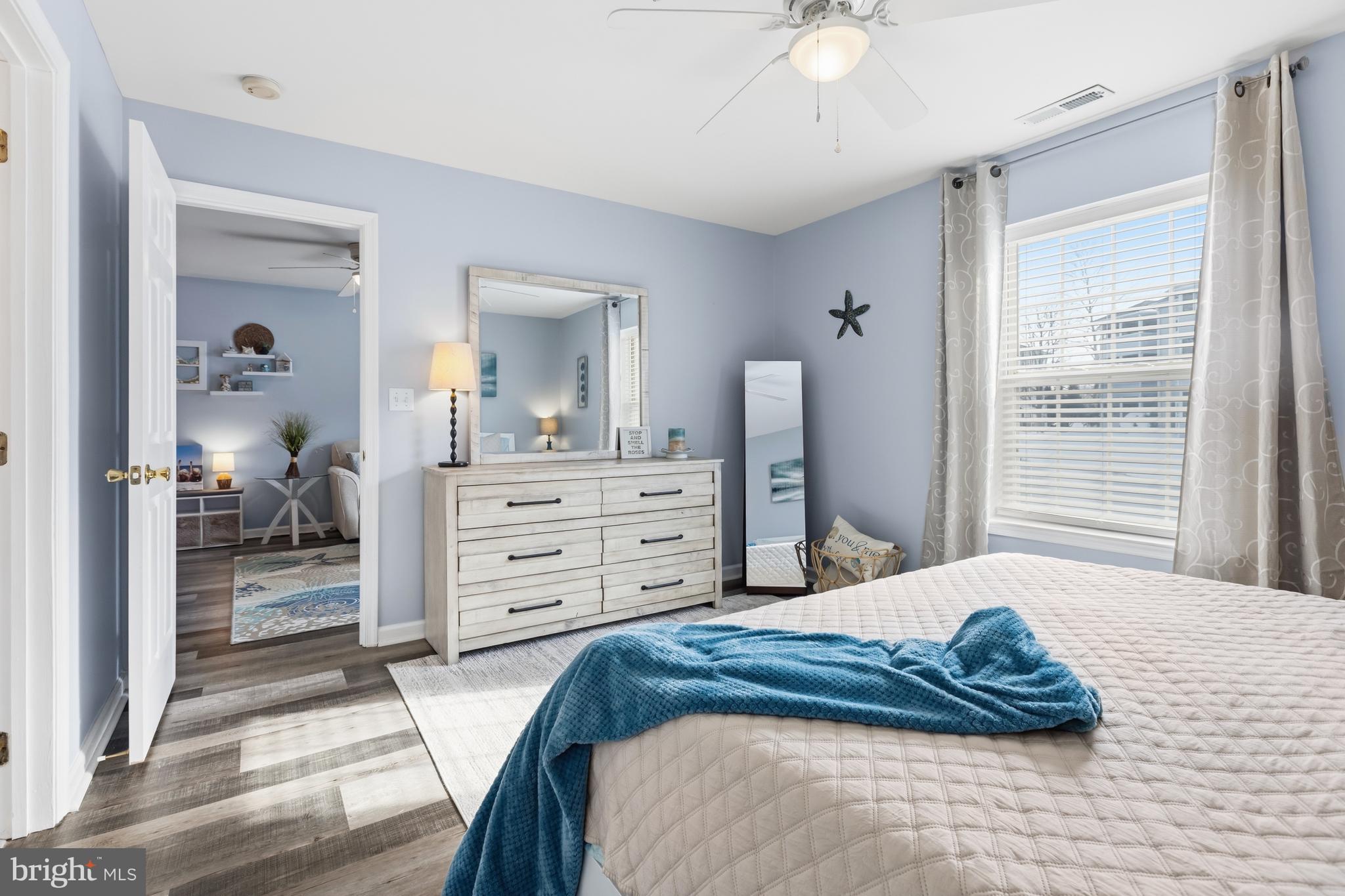 SANIBEL VILLAGE - Residential