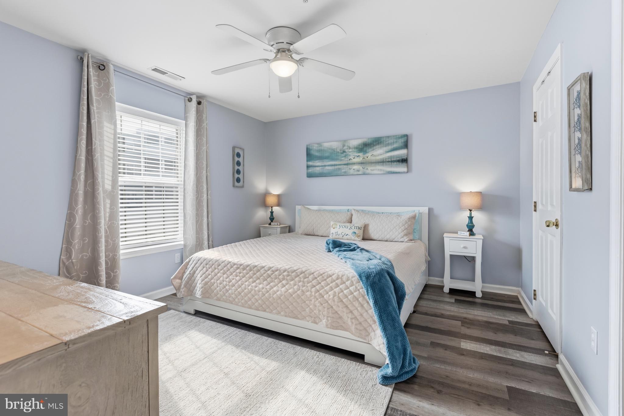 SANIBEL VILLAGE - Residential