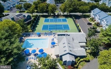 SANIBEL VILLAGE - Residential