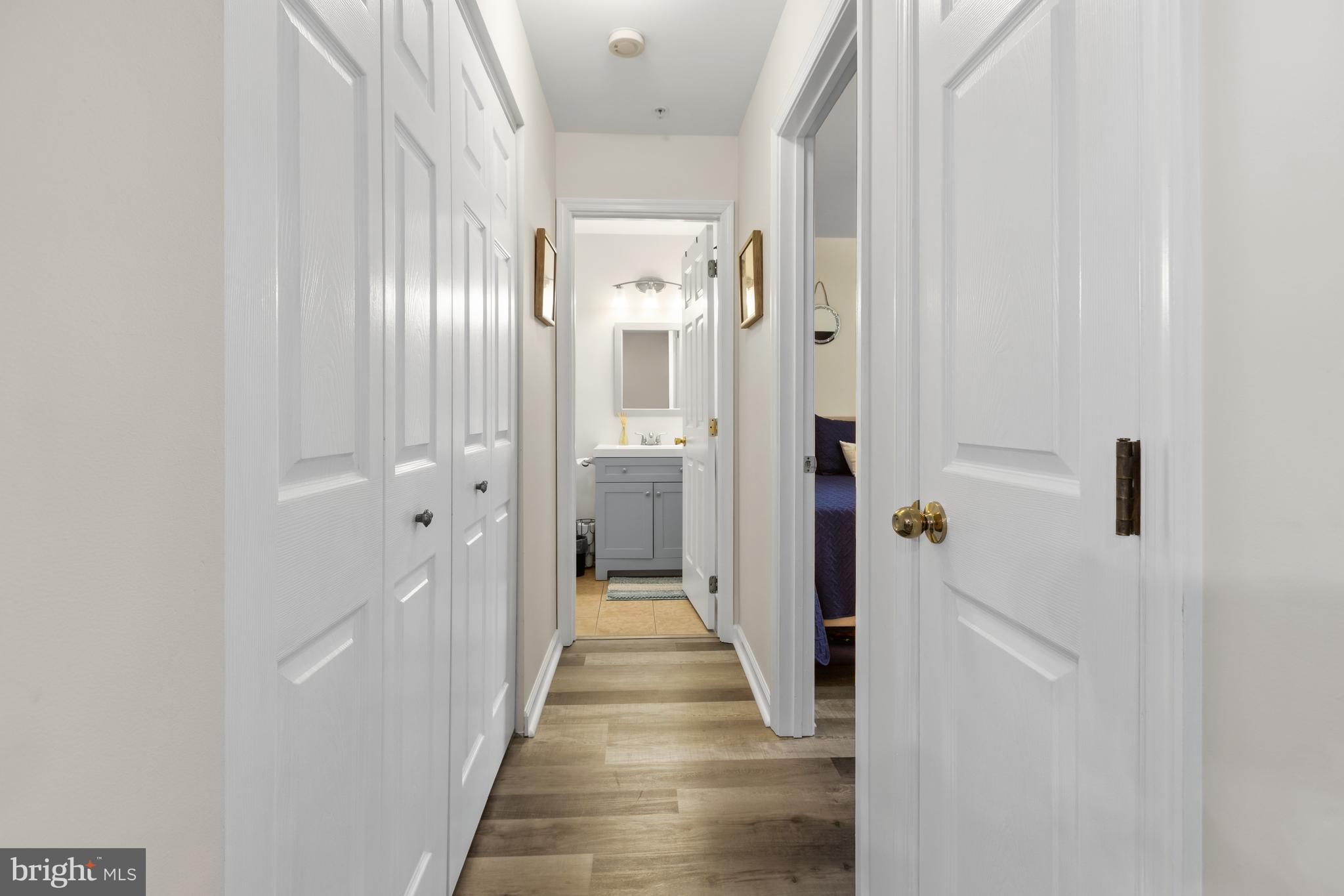 SANIBEL VILLAGE - Residential