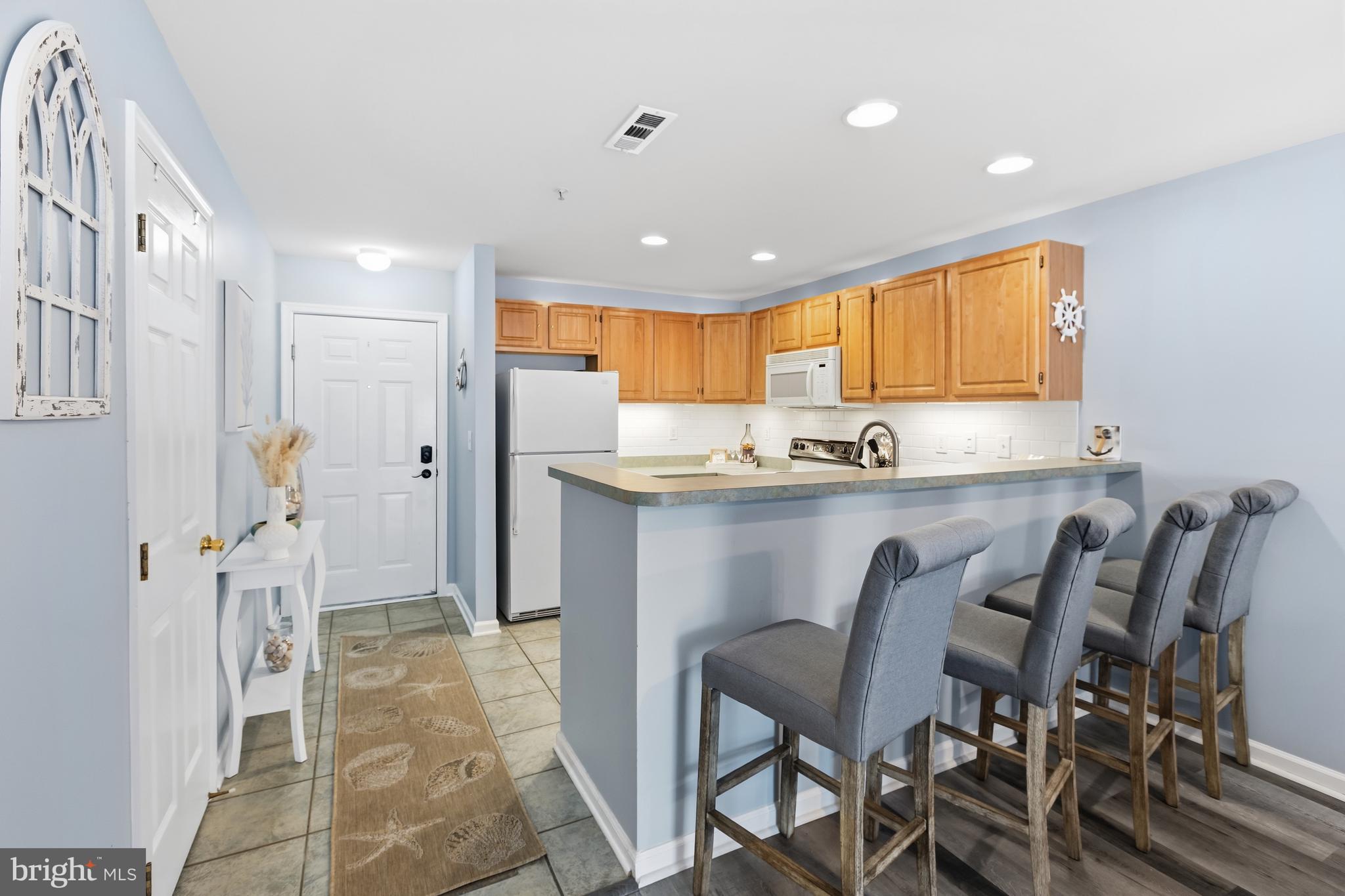 SANIBEL VILLAGE - Residential