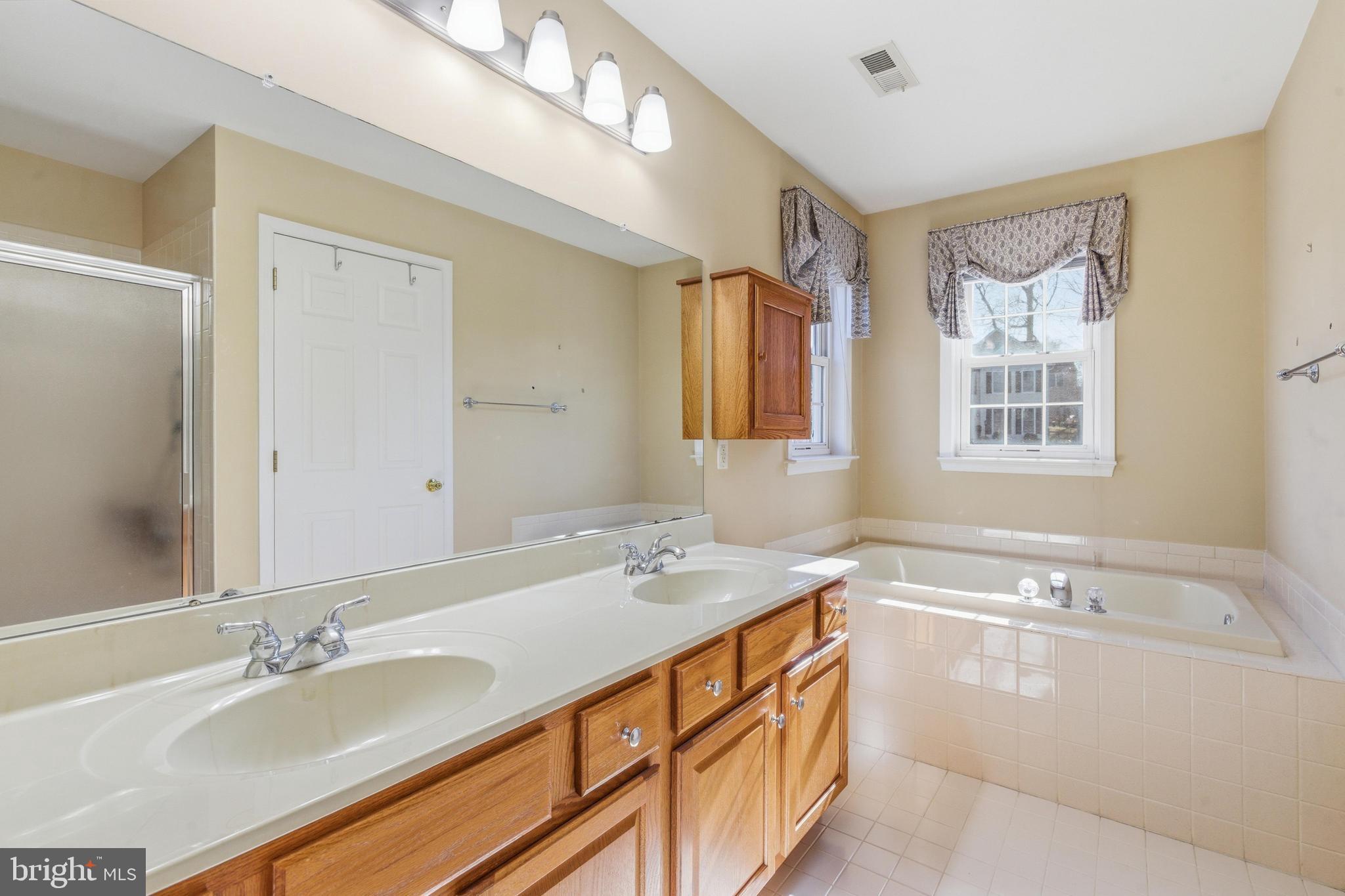 WILLIAMSBURG - Residential