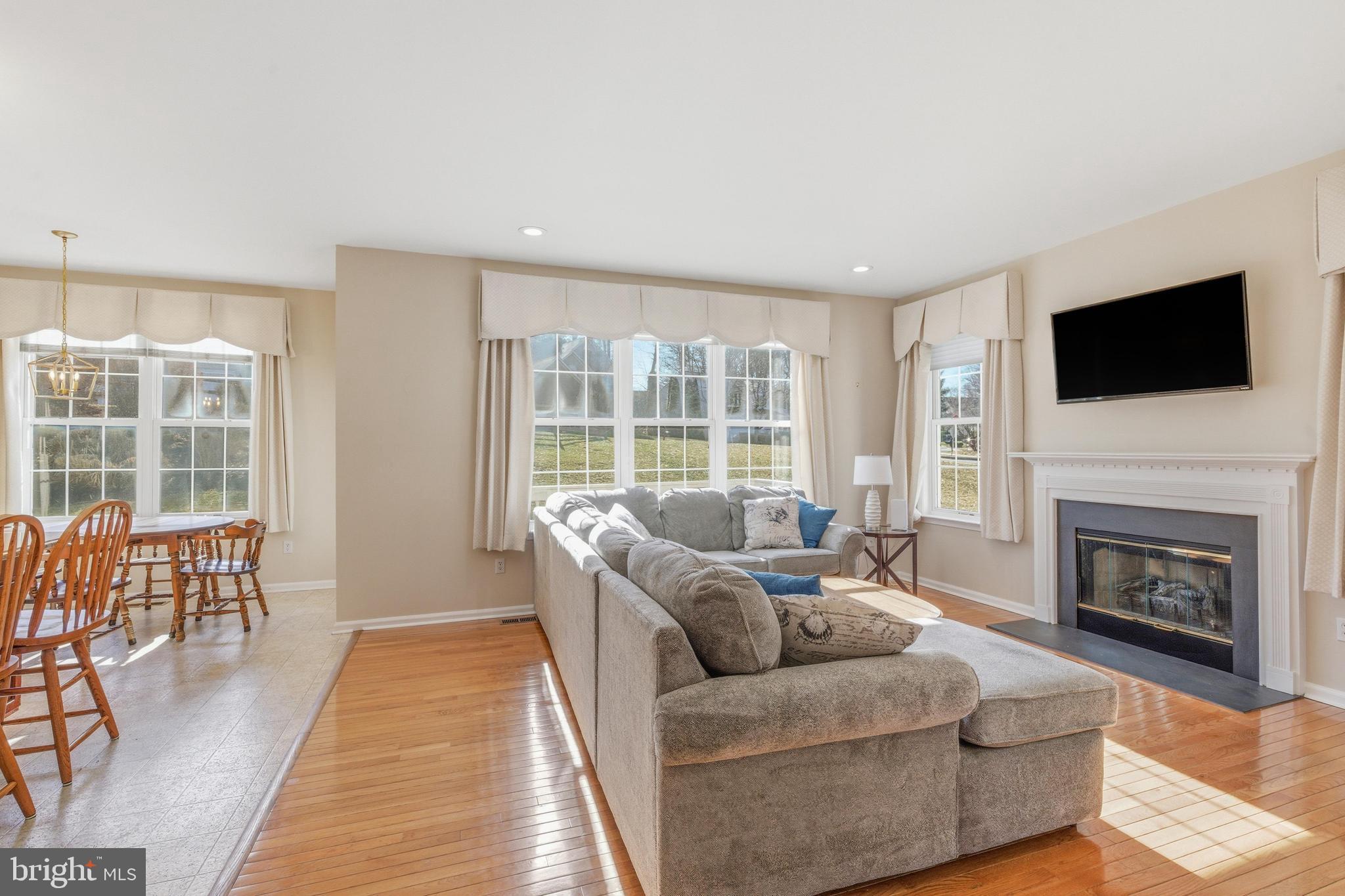 WILLIAMSBURG - Residential