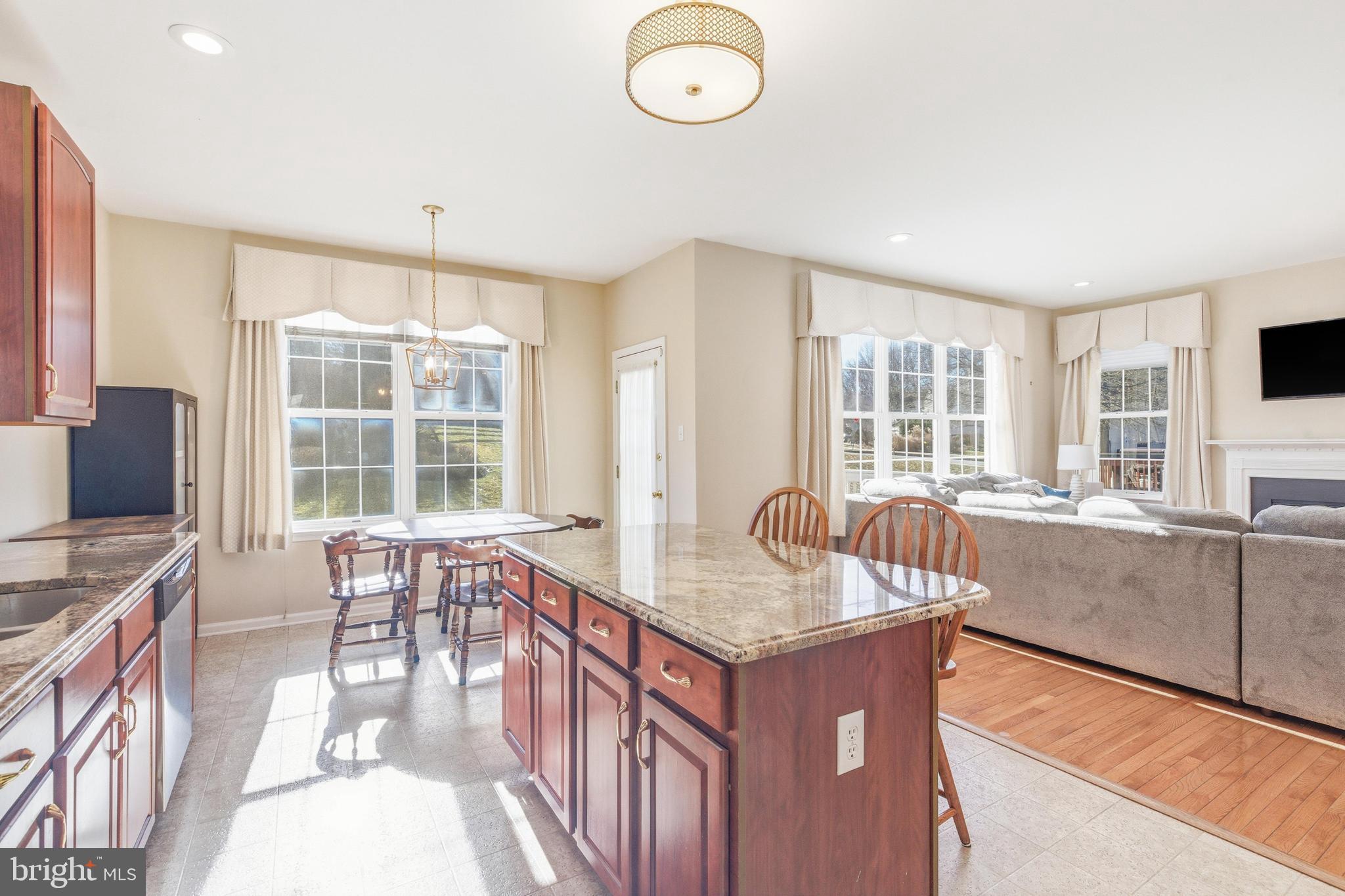 WILLIAMSBURG - Residential