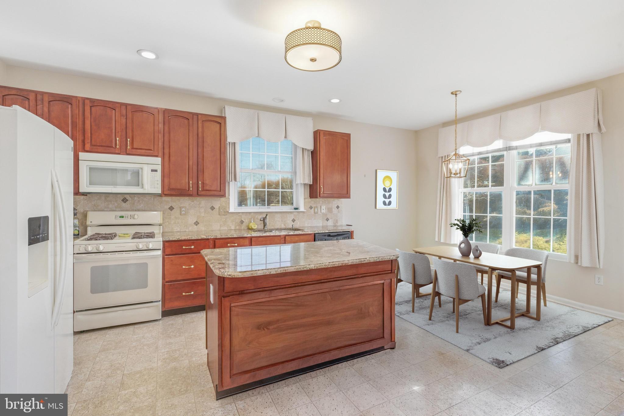 WILLIAMSBURG - Residential