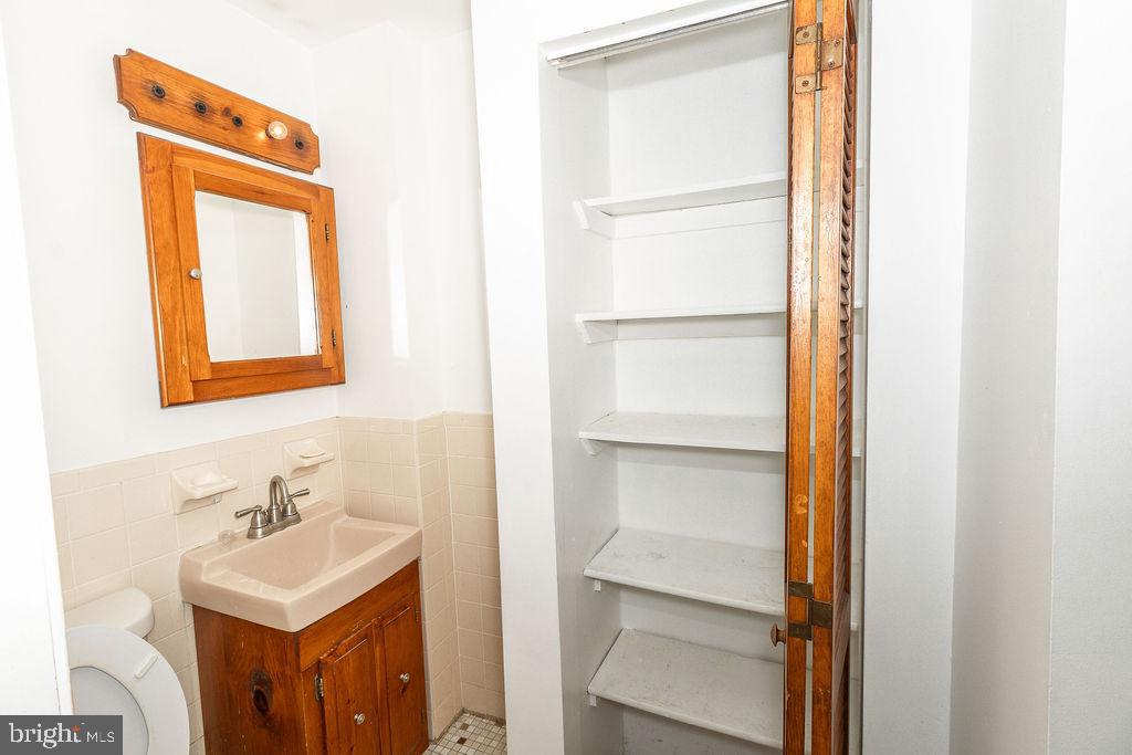 HOLMESBURG - Residential Lease