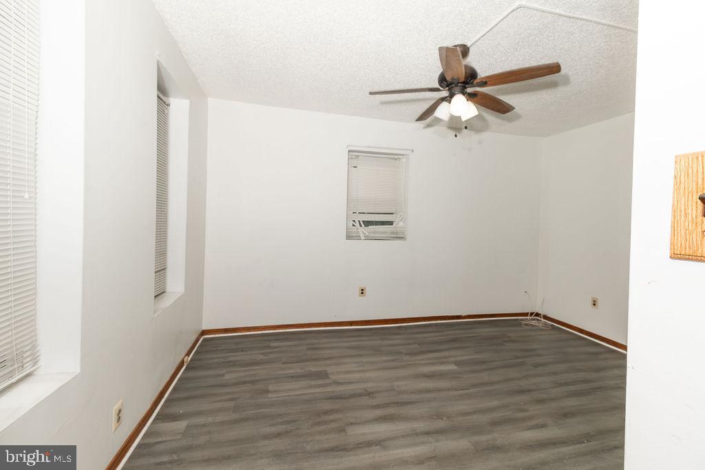 HOLMESBURG - Residential Lease