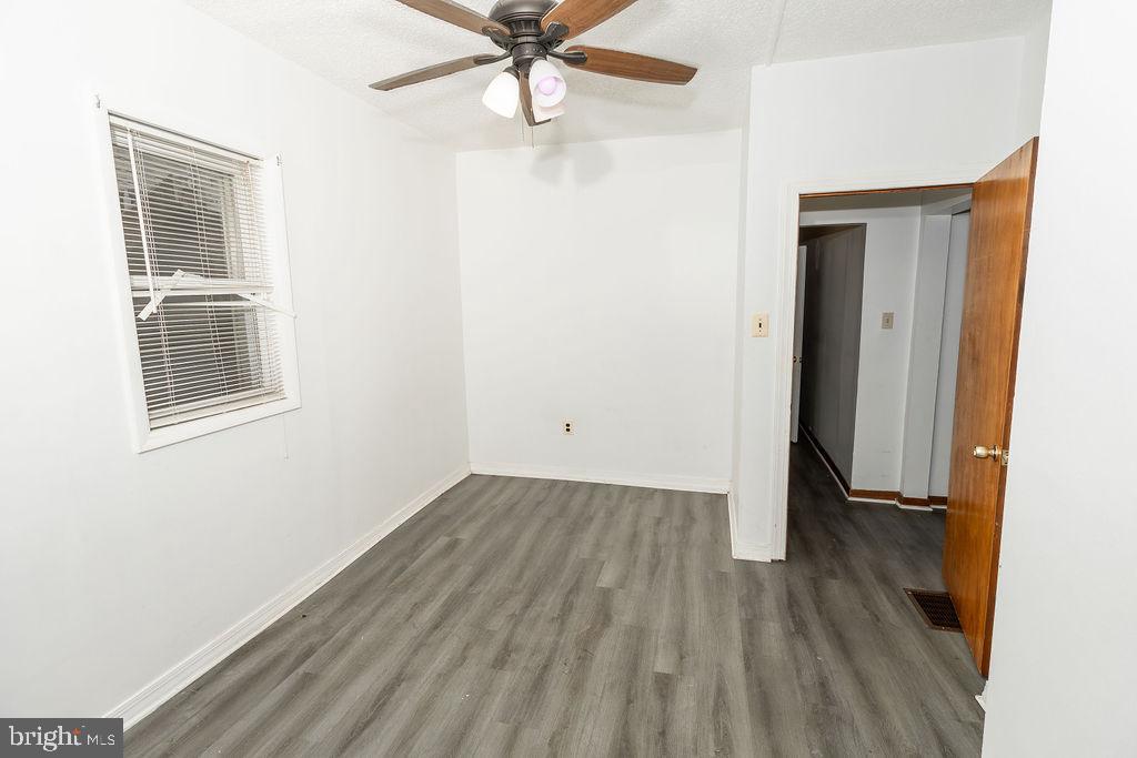 HOLMESBURG - Residential Lease