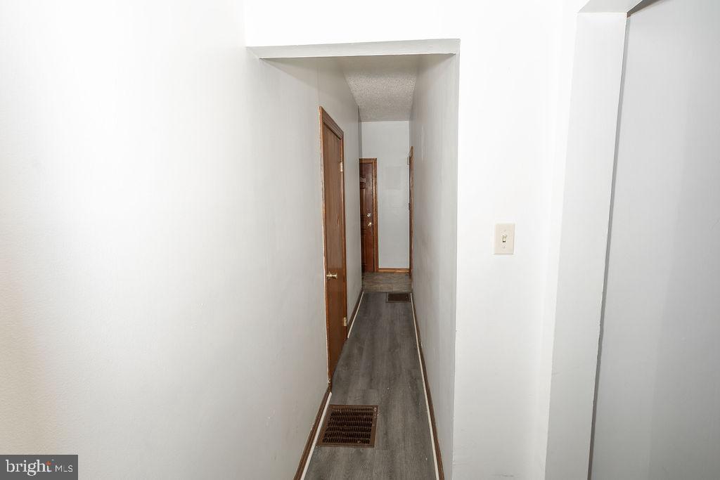 HOLMESBURG - Residential Lease