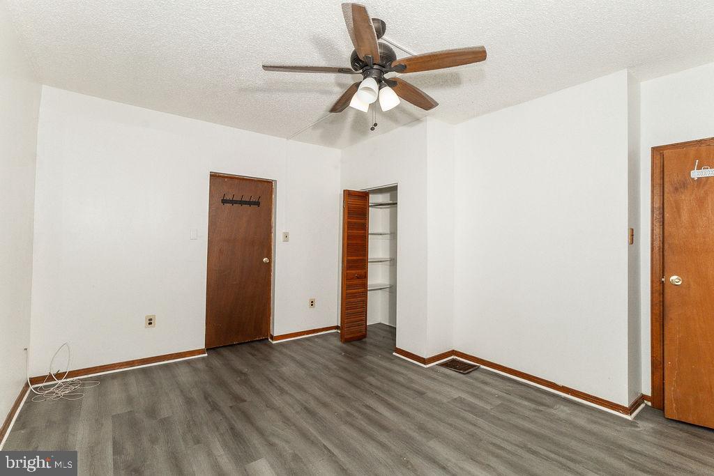 HOLMESBURG - Residential Lease