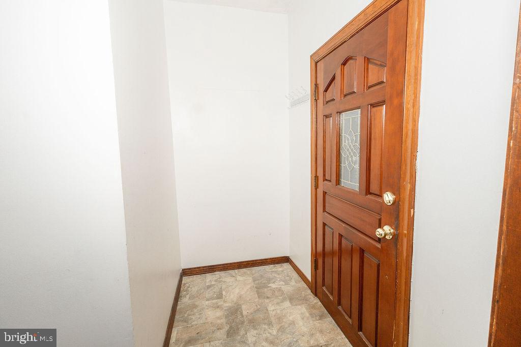 HOLMESBURG - Residential Lease