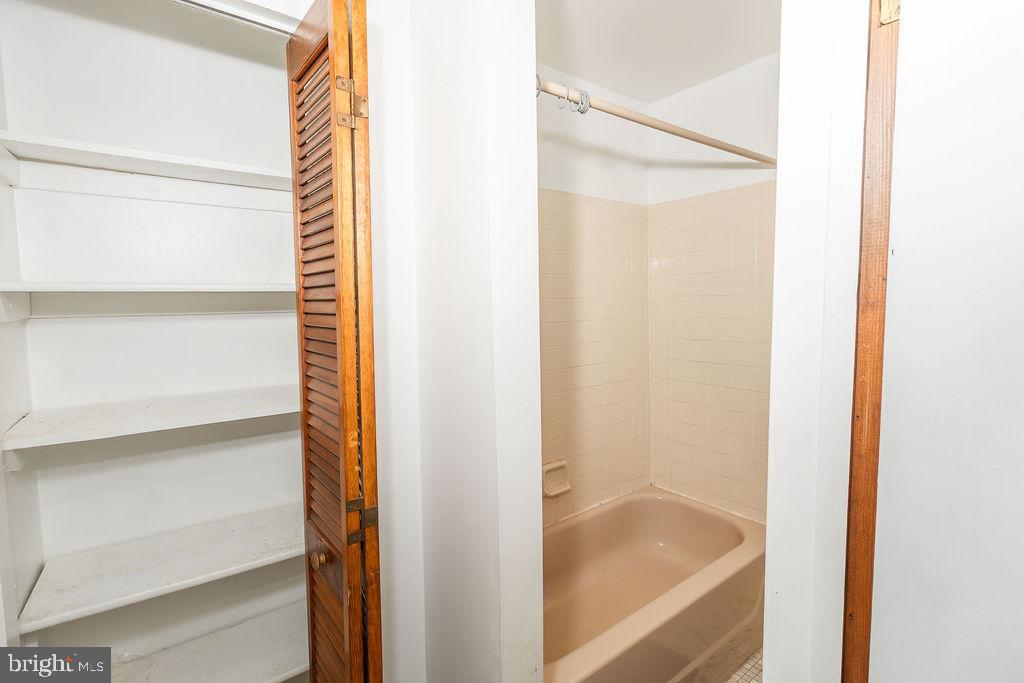 HOLMESBURG - Residential Lease