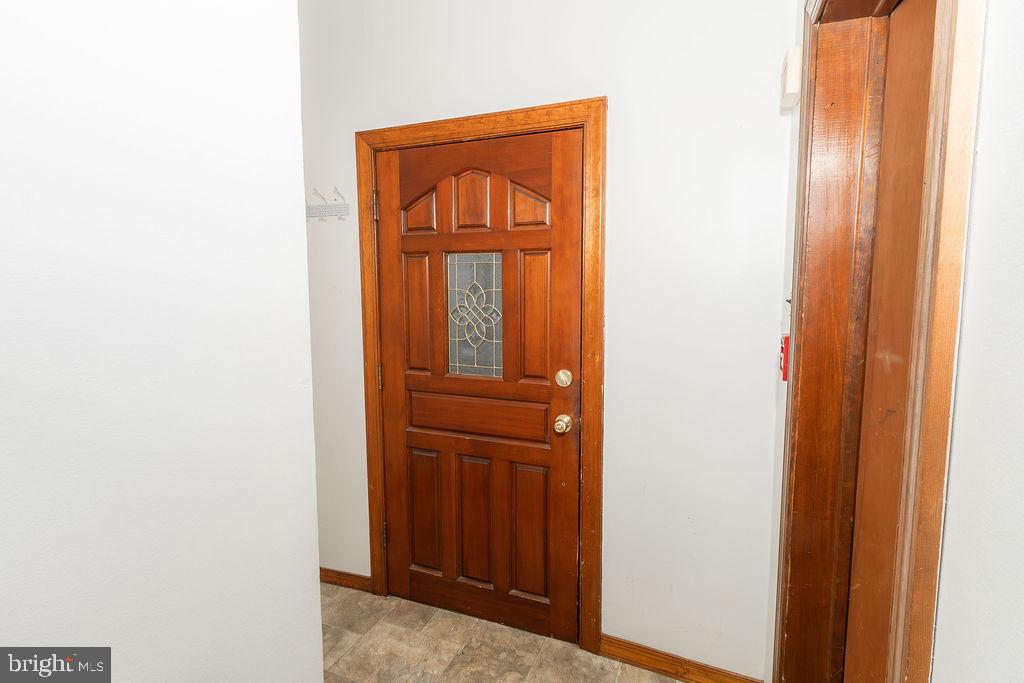 HOLMESBURG - Residential Lease