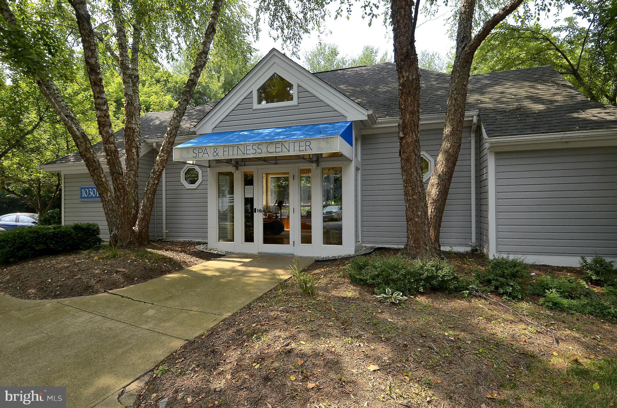 FOUR WINDS AT OAKTON - Residential