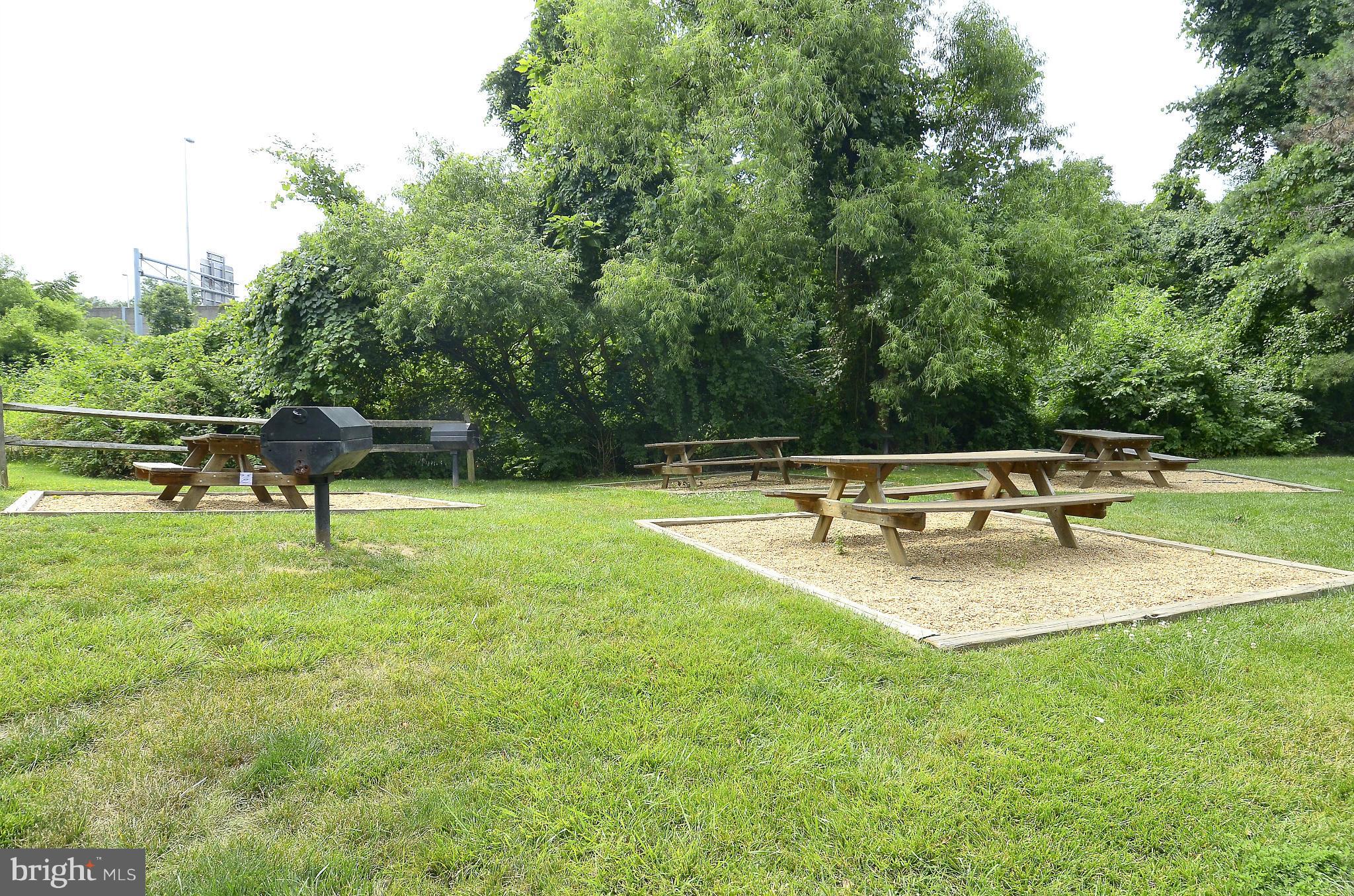 FOUR WINDS AT OAKTON - Residential