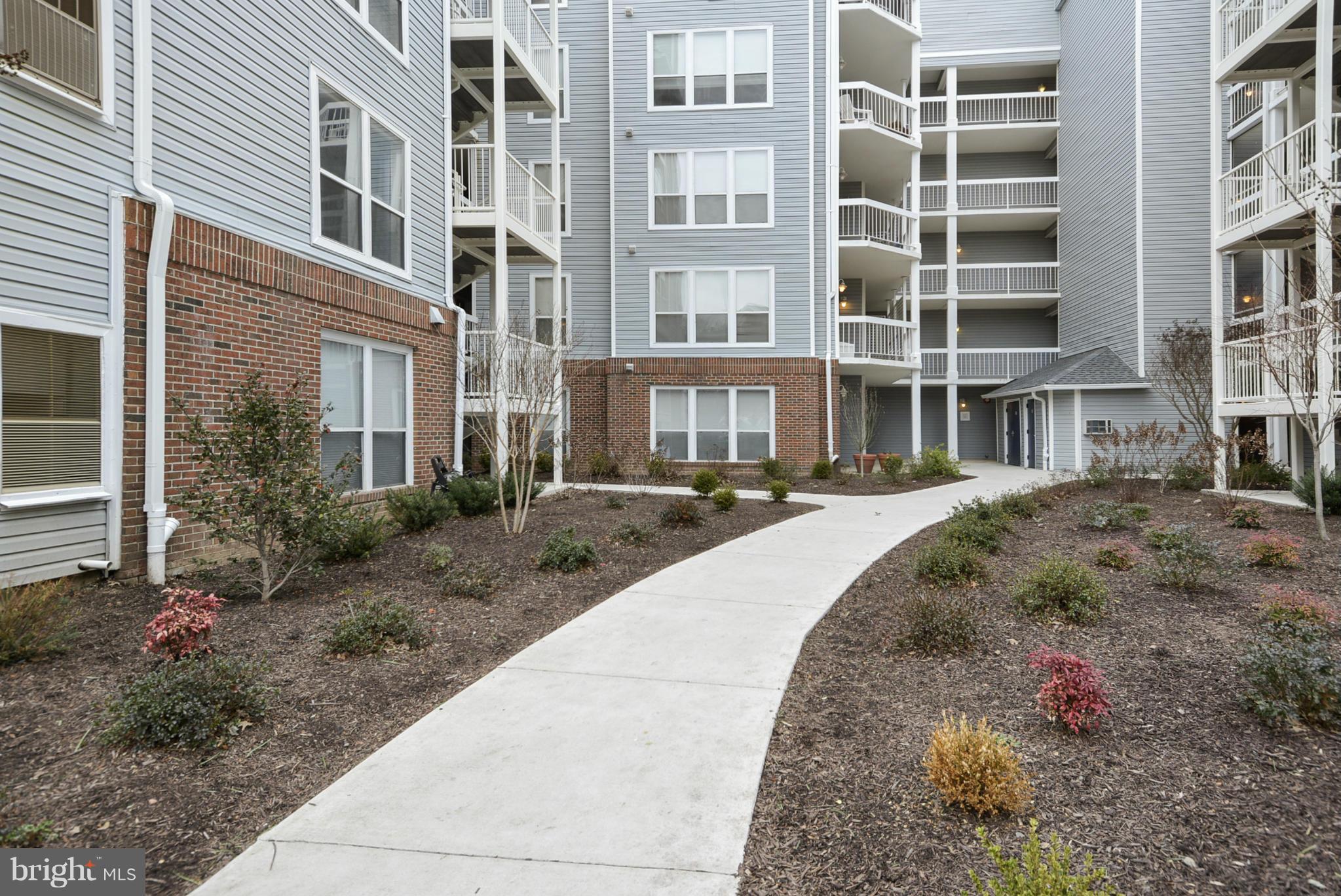 FOUR WINDS AT OAKTON - Residential