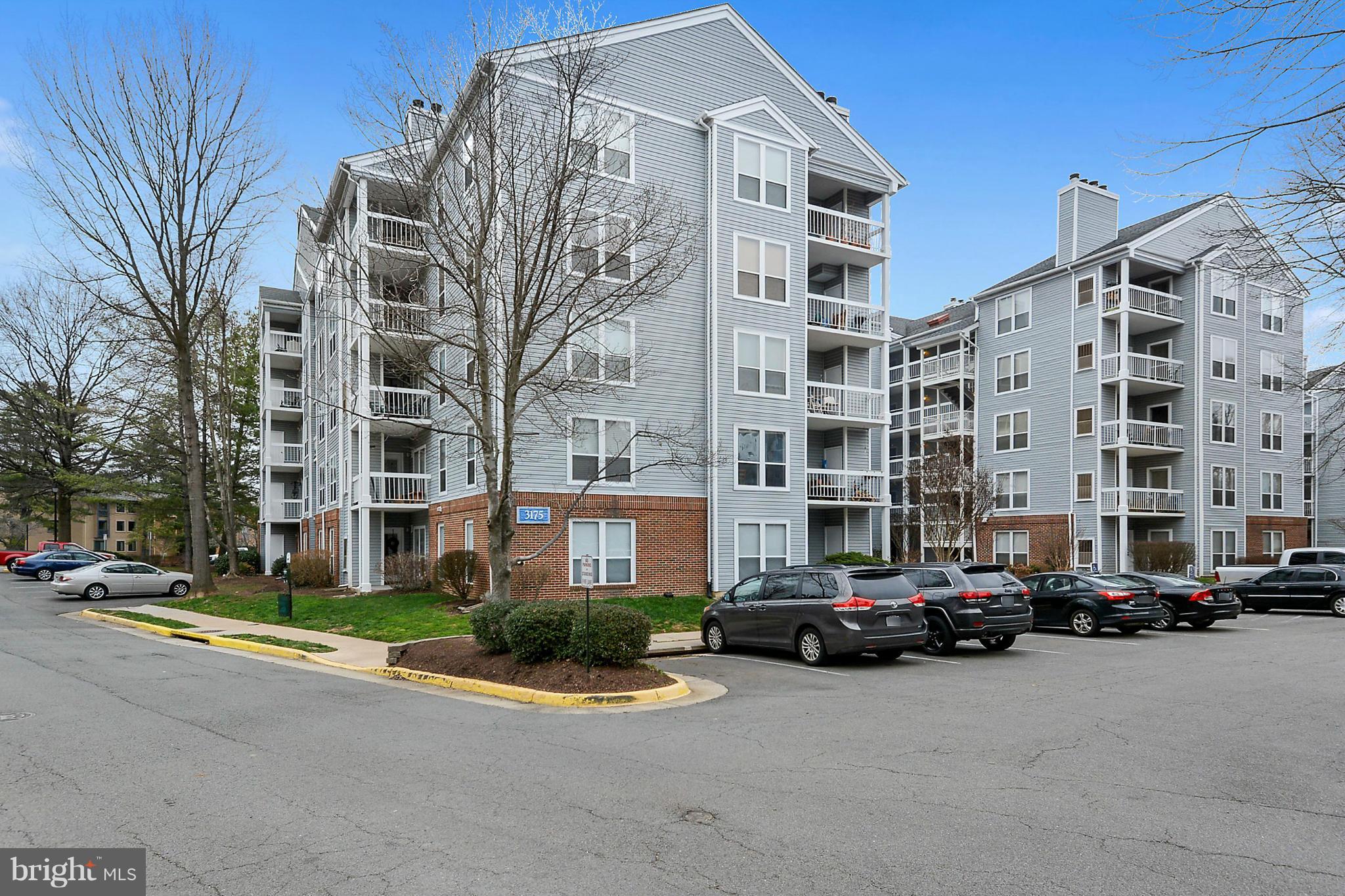 FOUR WINDS AT OAKTON - Residential