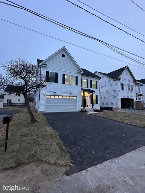 Homes For Sale - 717 207th Street<br/> PASADENA, MD 21122