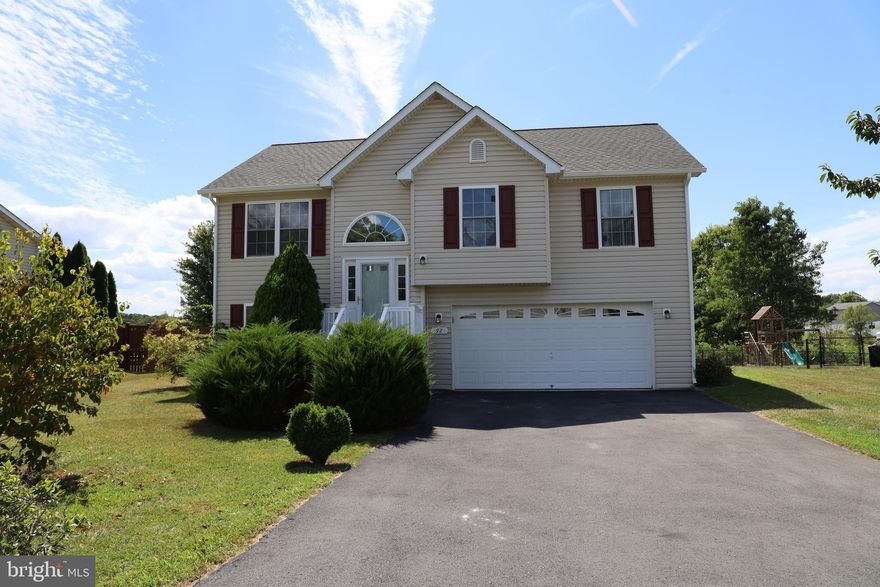 4 bedroom, 3 bathroom split foyer available for rent.  With a fully finished lower level, this home offers plenty of space to include a large deck.  Convenient to commuter routes, shopping, and more!