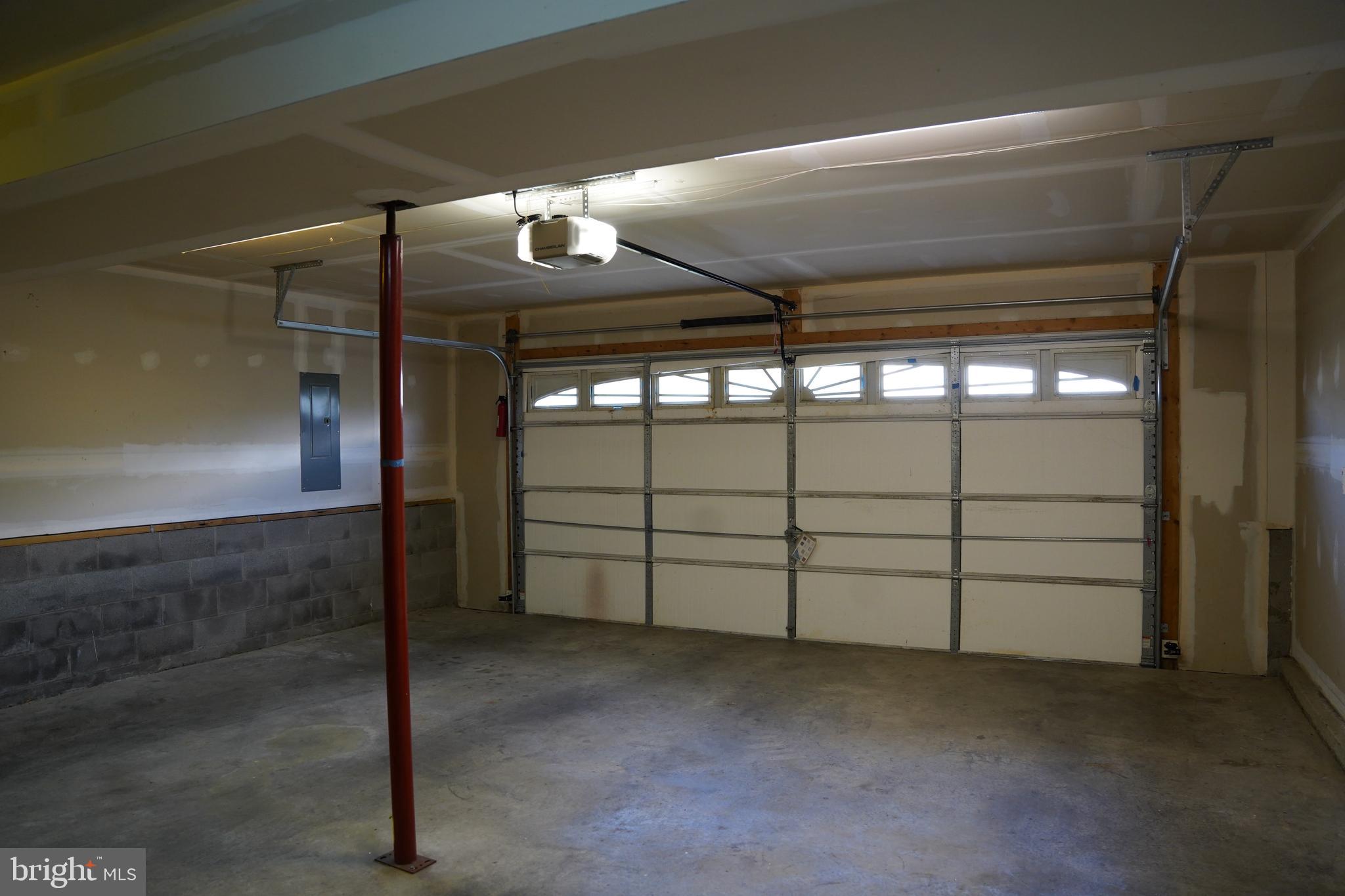 FOREST HEIGHTS - Residential Lease