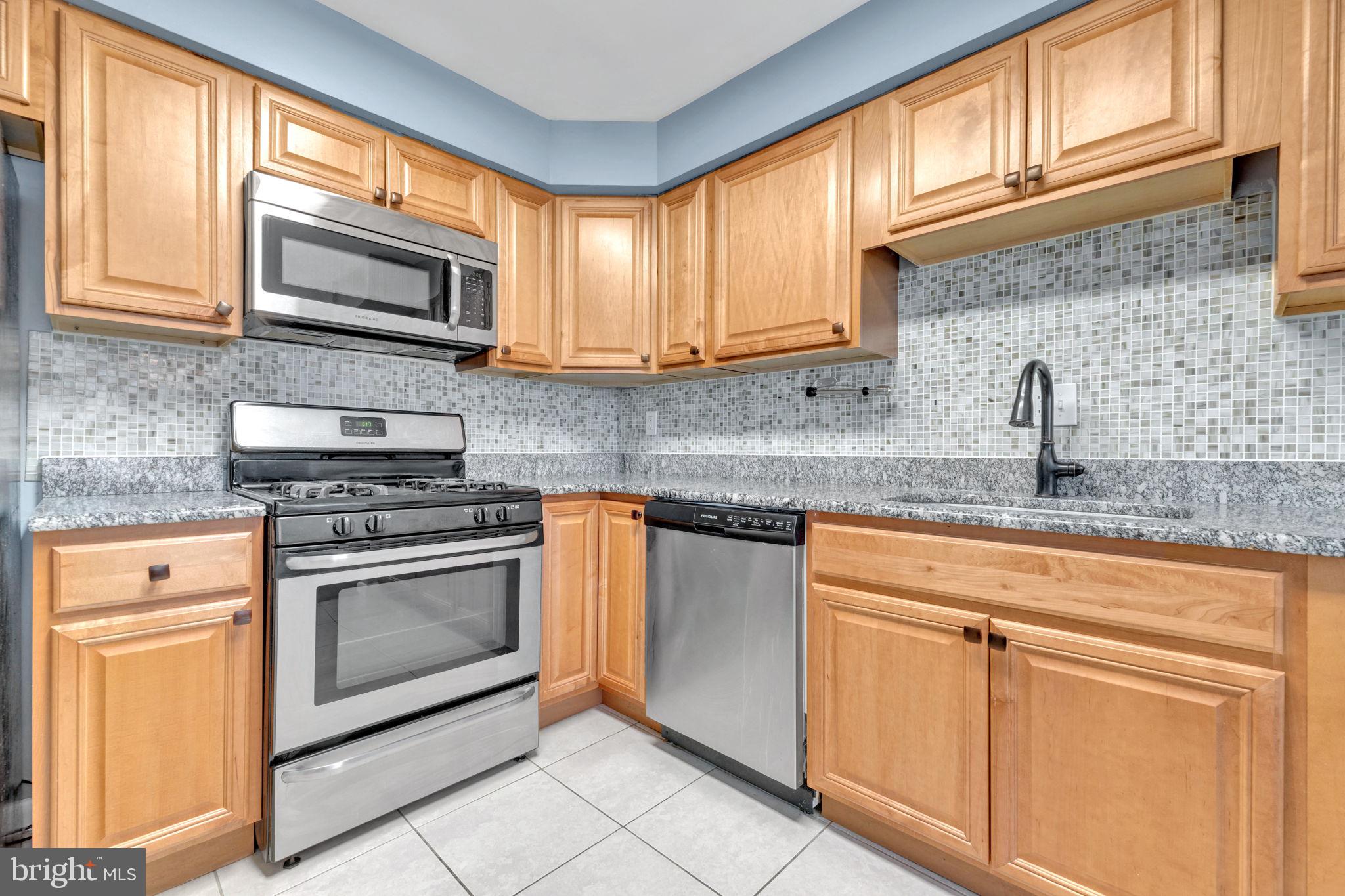 COLUMBIA KNOLL - Residential Lease