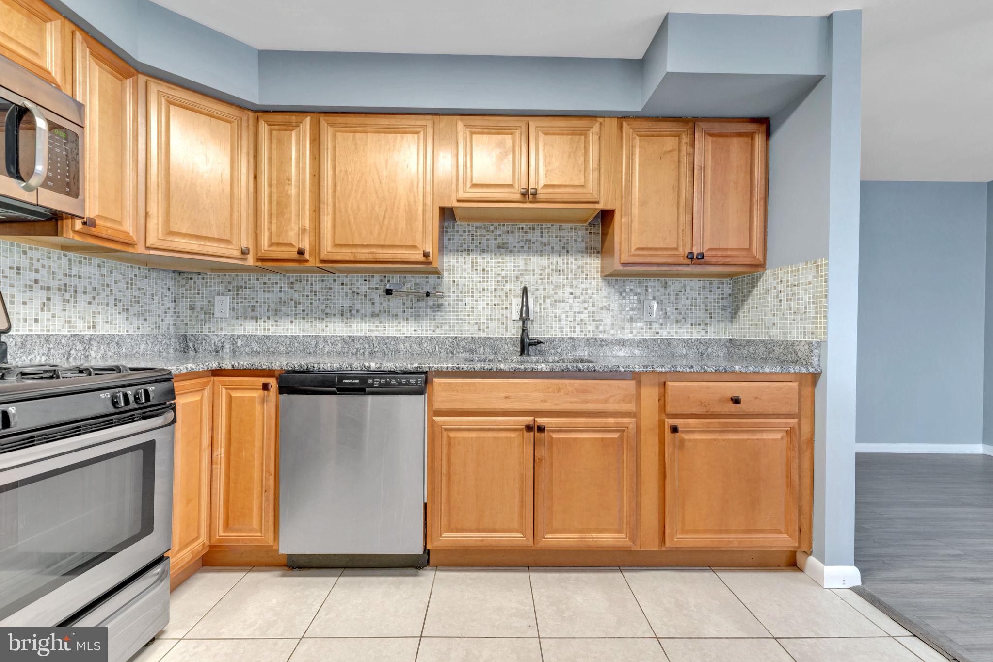 COLUMBIA KNOLL - Residential Lease