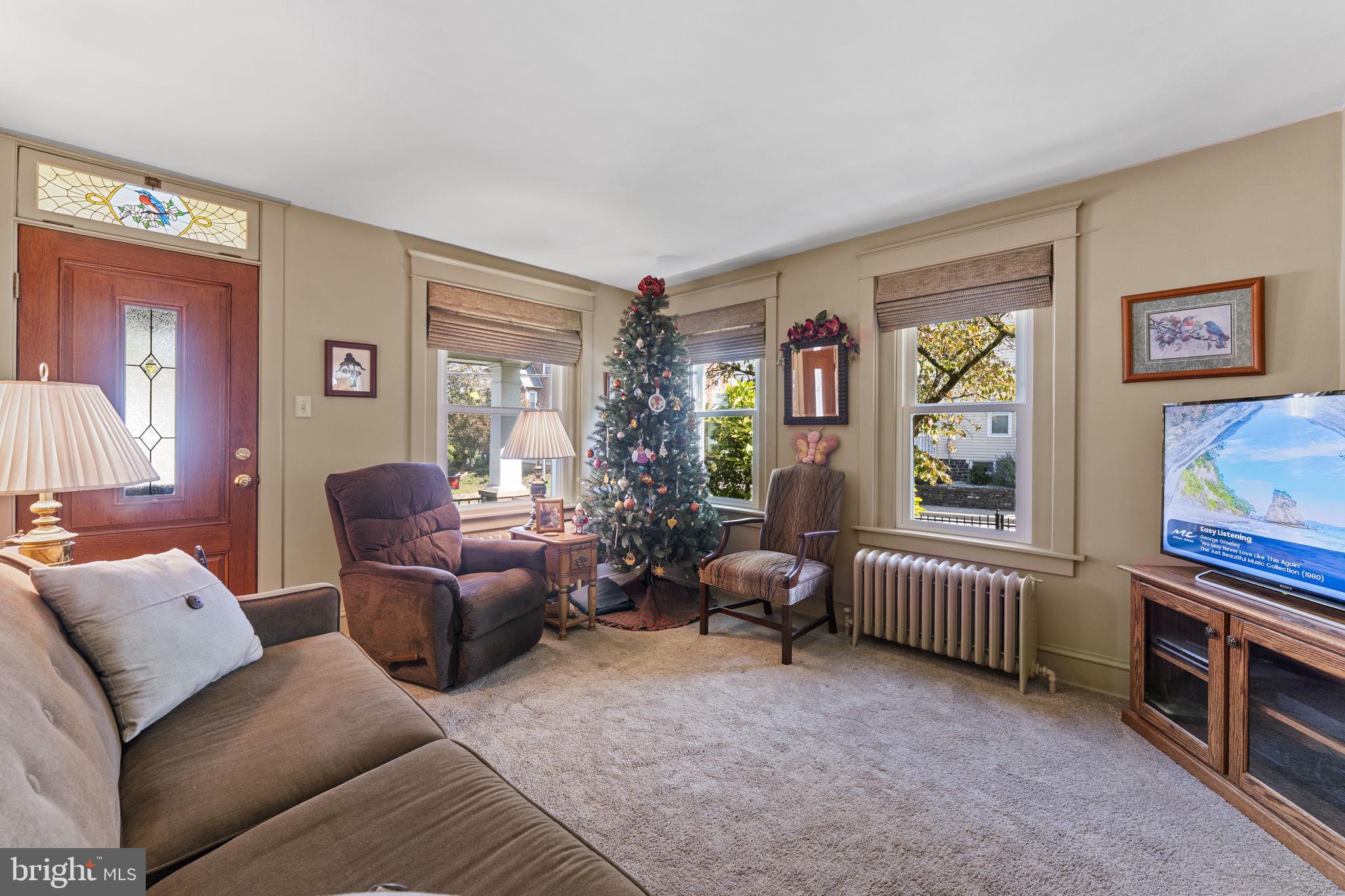 302 W CHESTNUT STREET