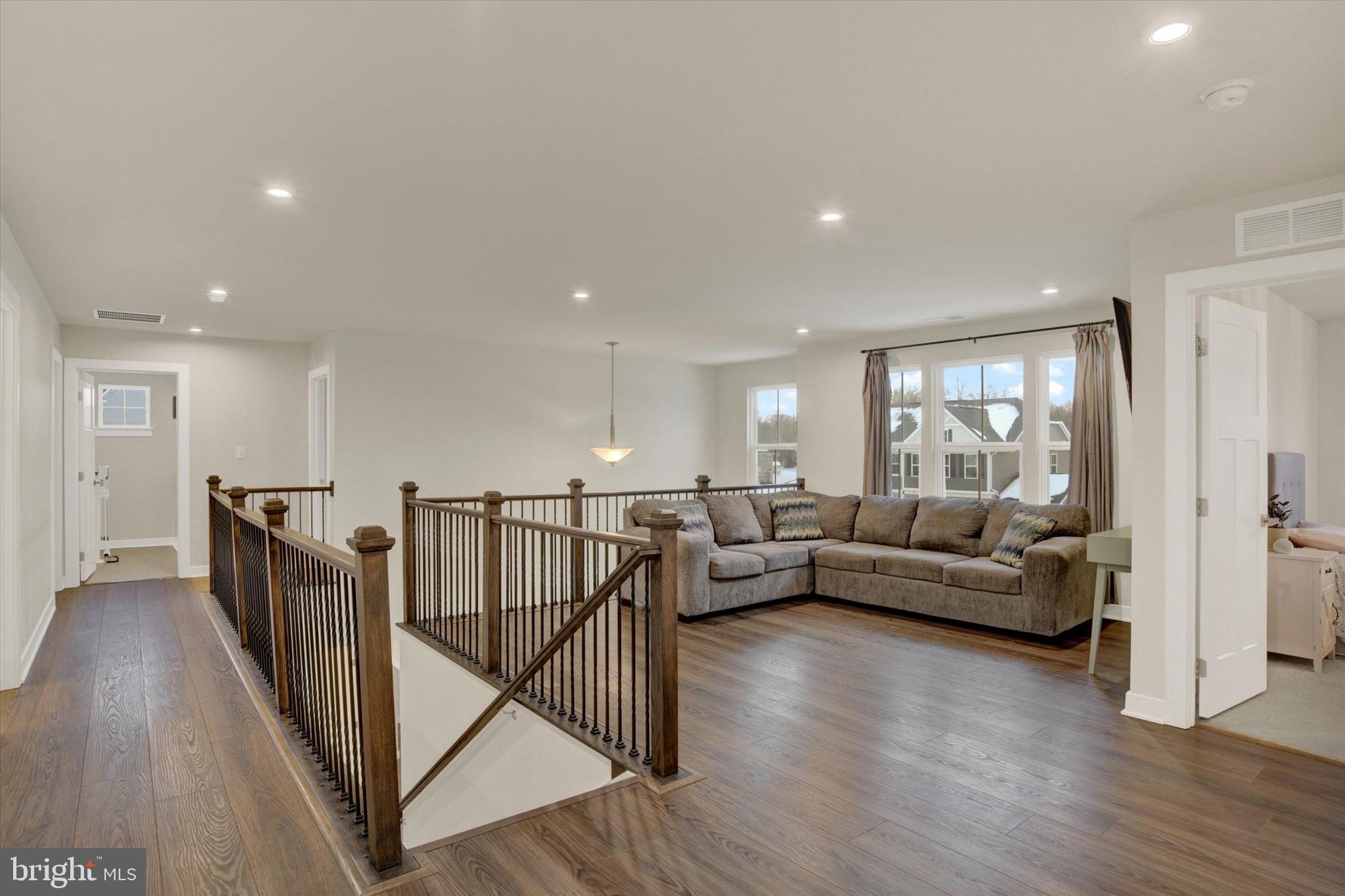 STRAY WINDS FARM - Residential