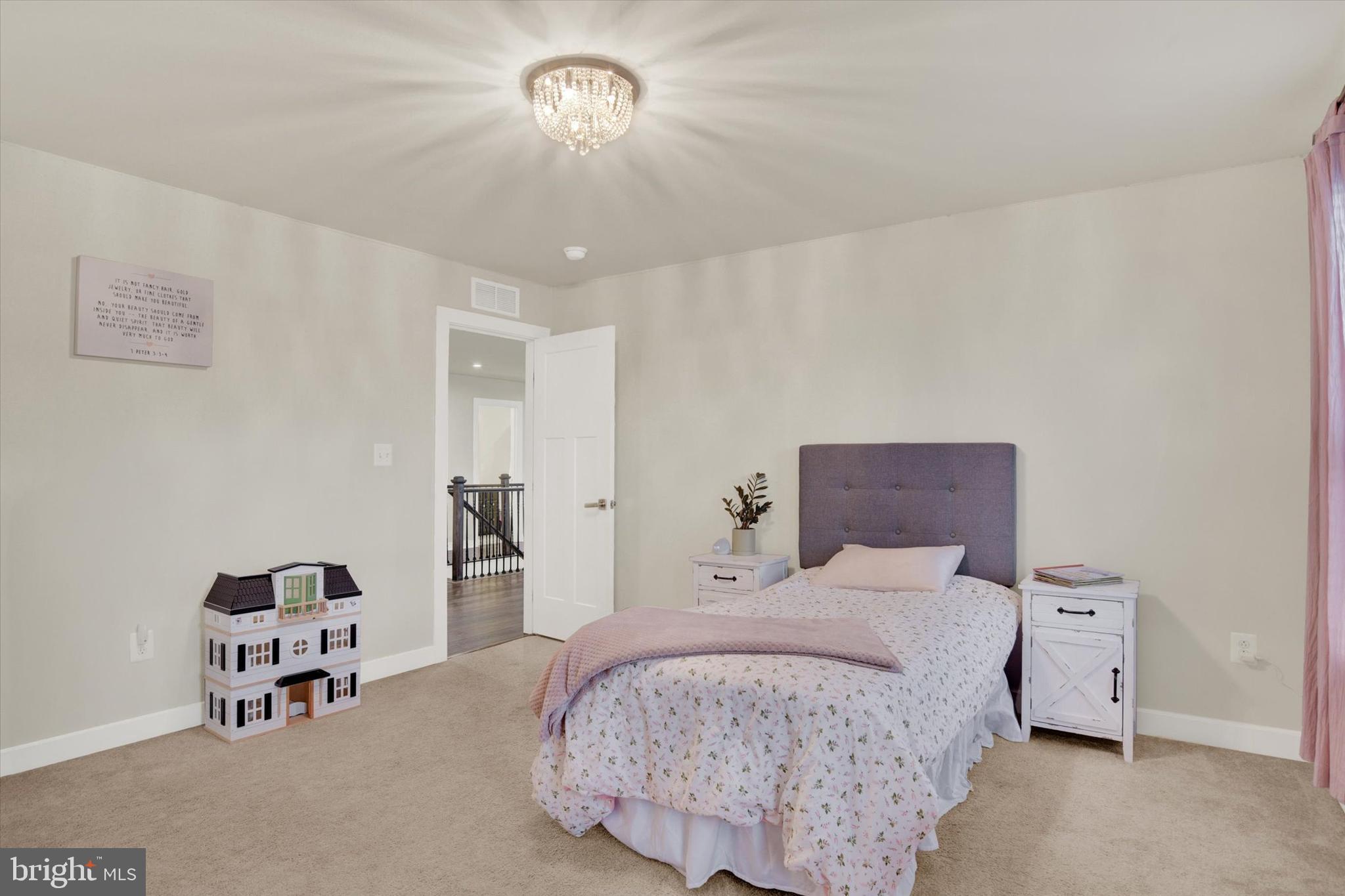 STRAY WINDS FARM - Residential