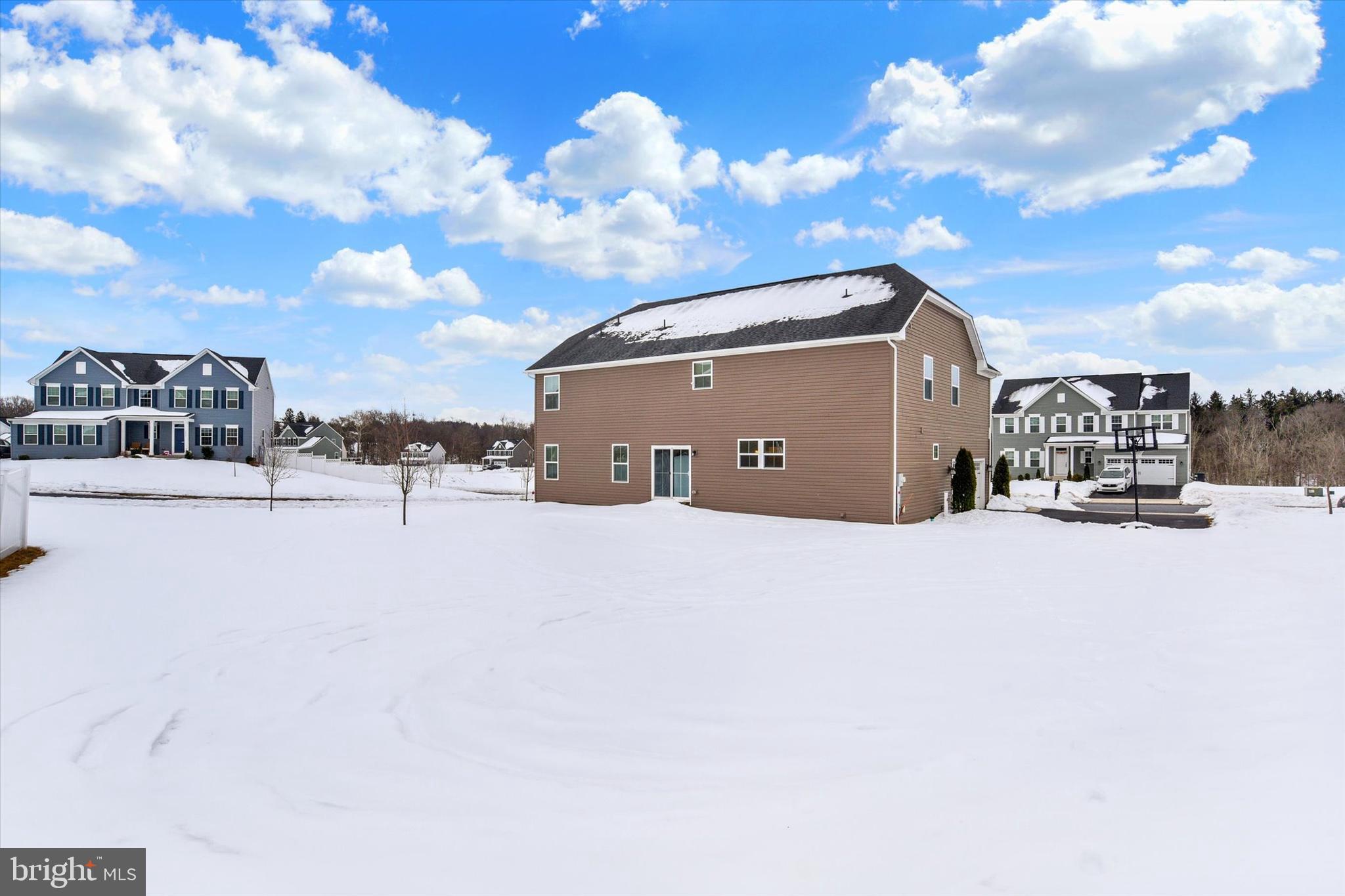 STRAY WINDS FARM - Residential