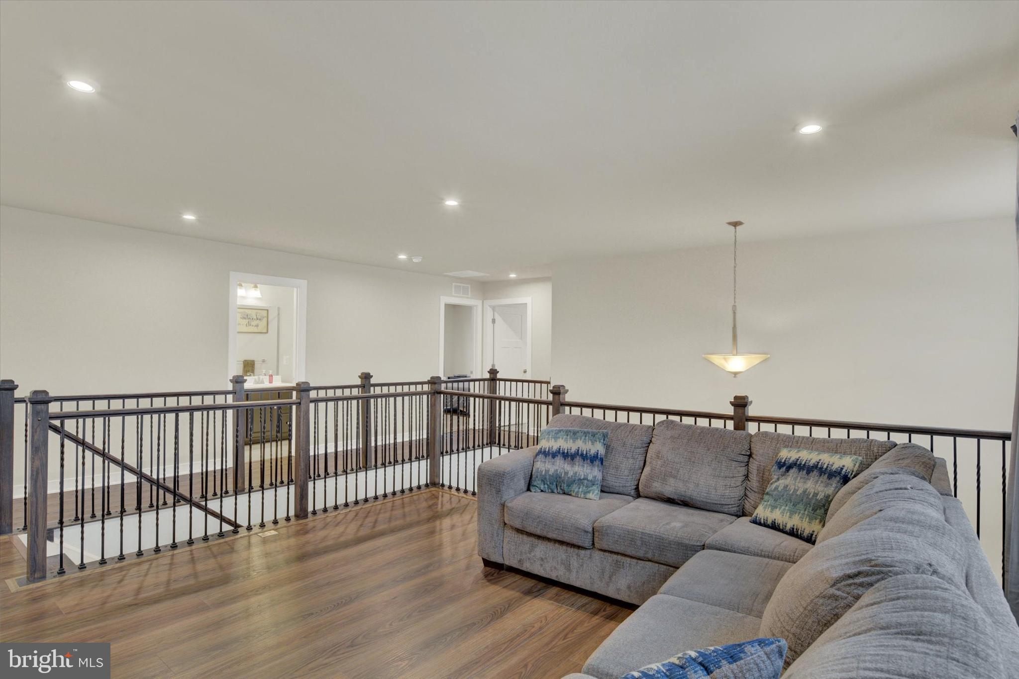 STRAY WINDS FARM - Residential