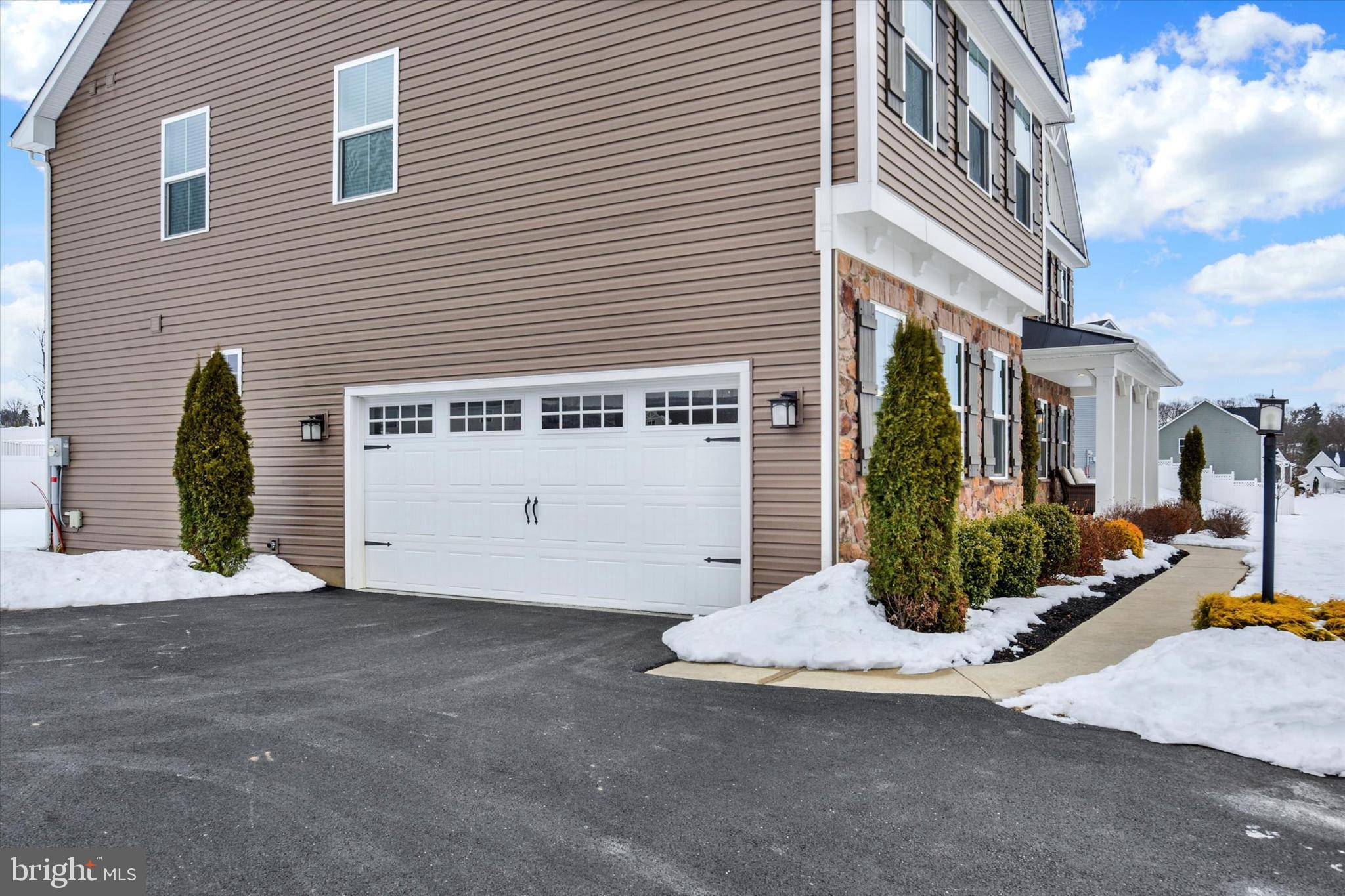 STRAY WINDS FARM - Residential