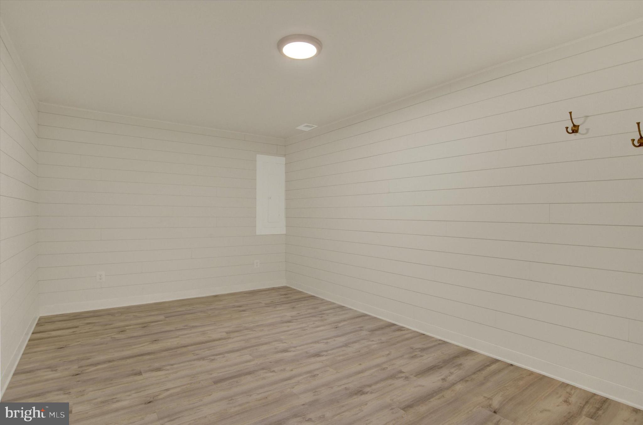 STRAY WINDS FARM - Residential