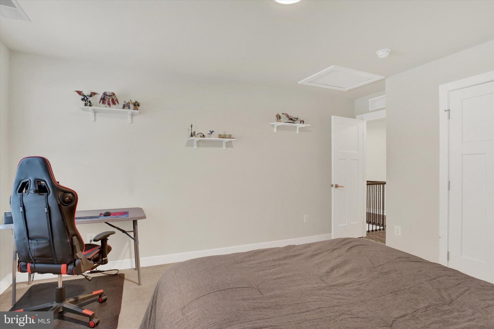 STRAY WINDS FARM - Residential