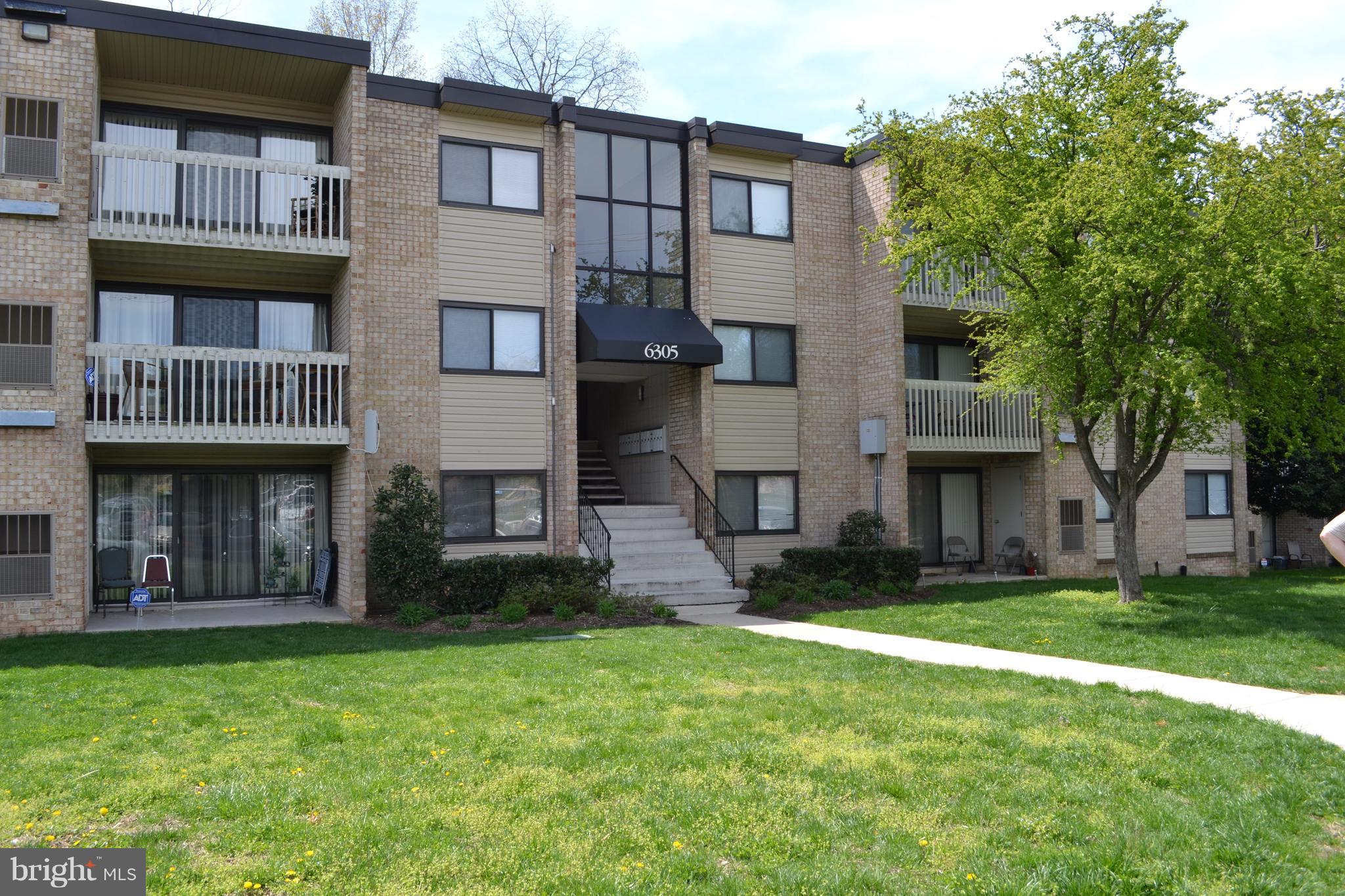 Freshly Painted and ready to go! 2 Bedroom Condo for rent on 2nd Floor. Hardwood floors in LIving room and DIning Room. Stainless Steel appliances, washer/dryer. Spacious Bedrooms, tons of light coming in. Balcony off Dining room. Close to Andrews AFB. No Pets.