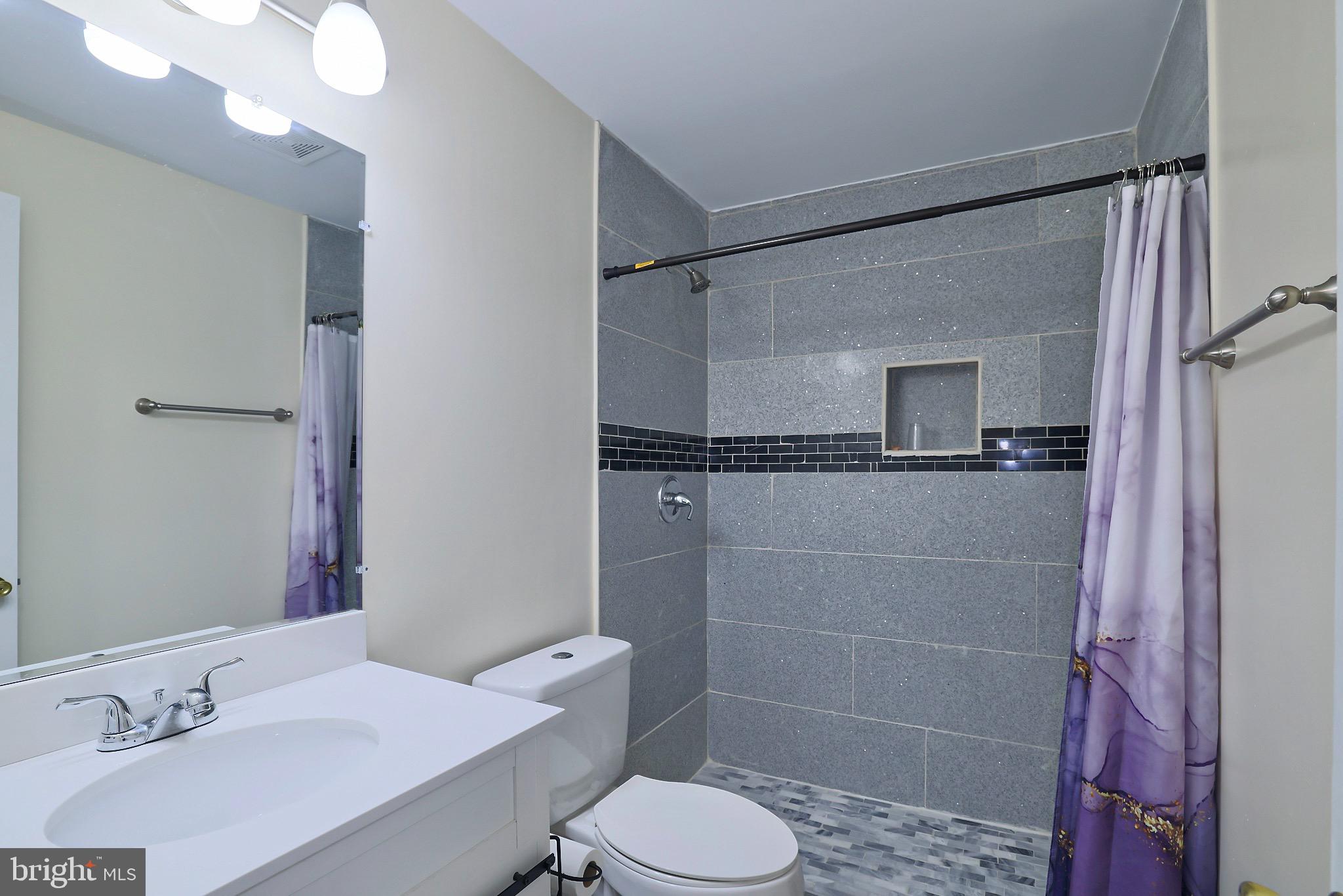 CLOVERLEAF COMMONS - Residential Lease