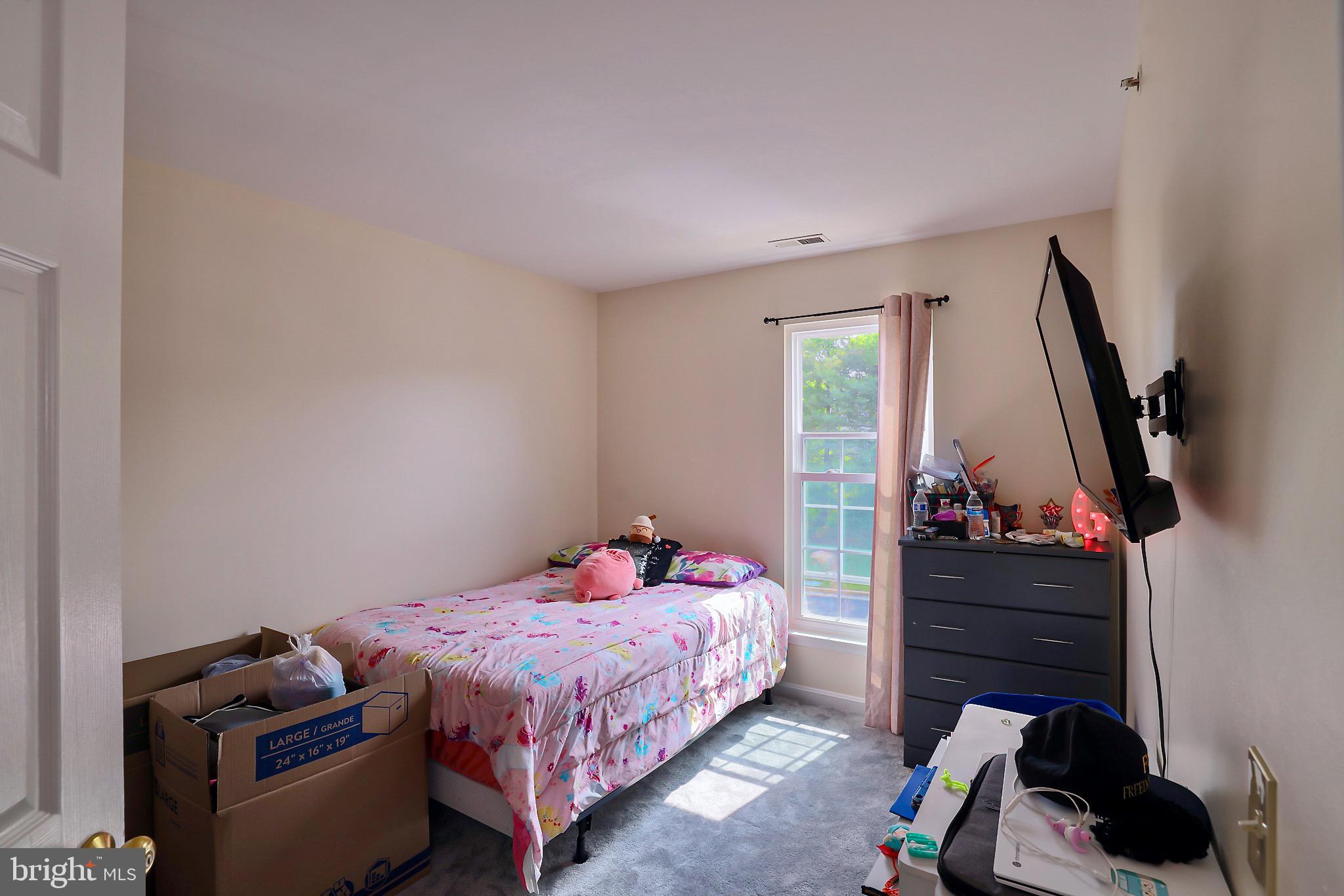 CLOVERLEAF COMMONS - Residential Lease