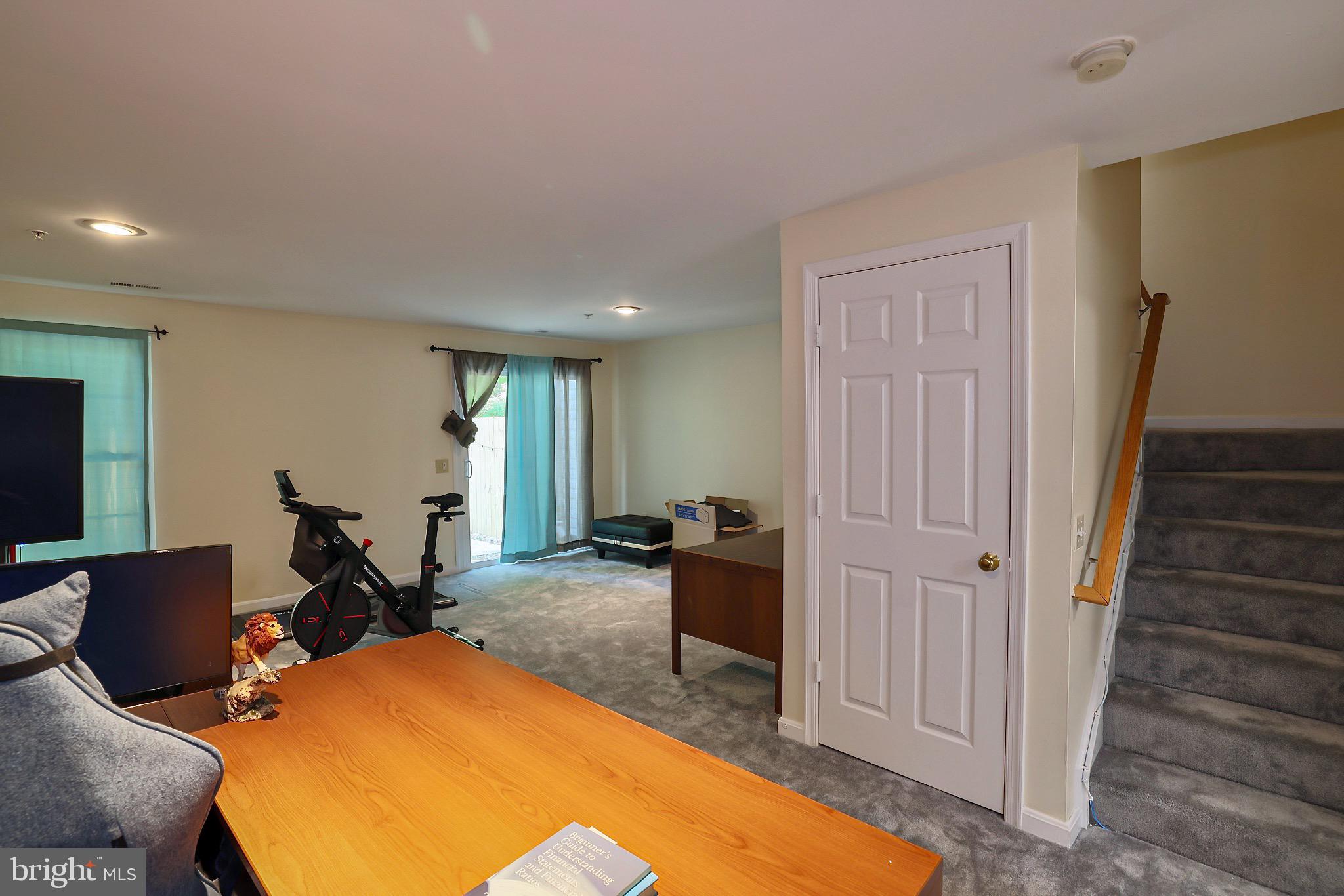 CLOVERLEAF COMMONS - Residential Lease