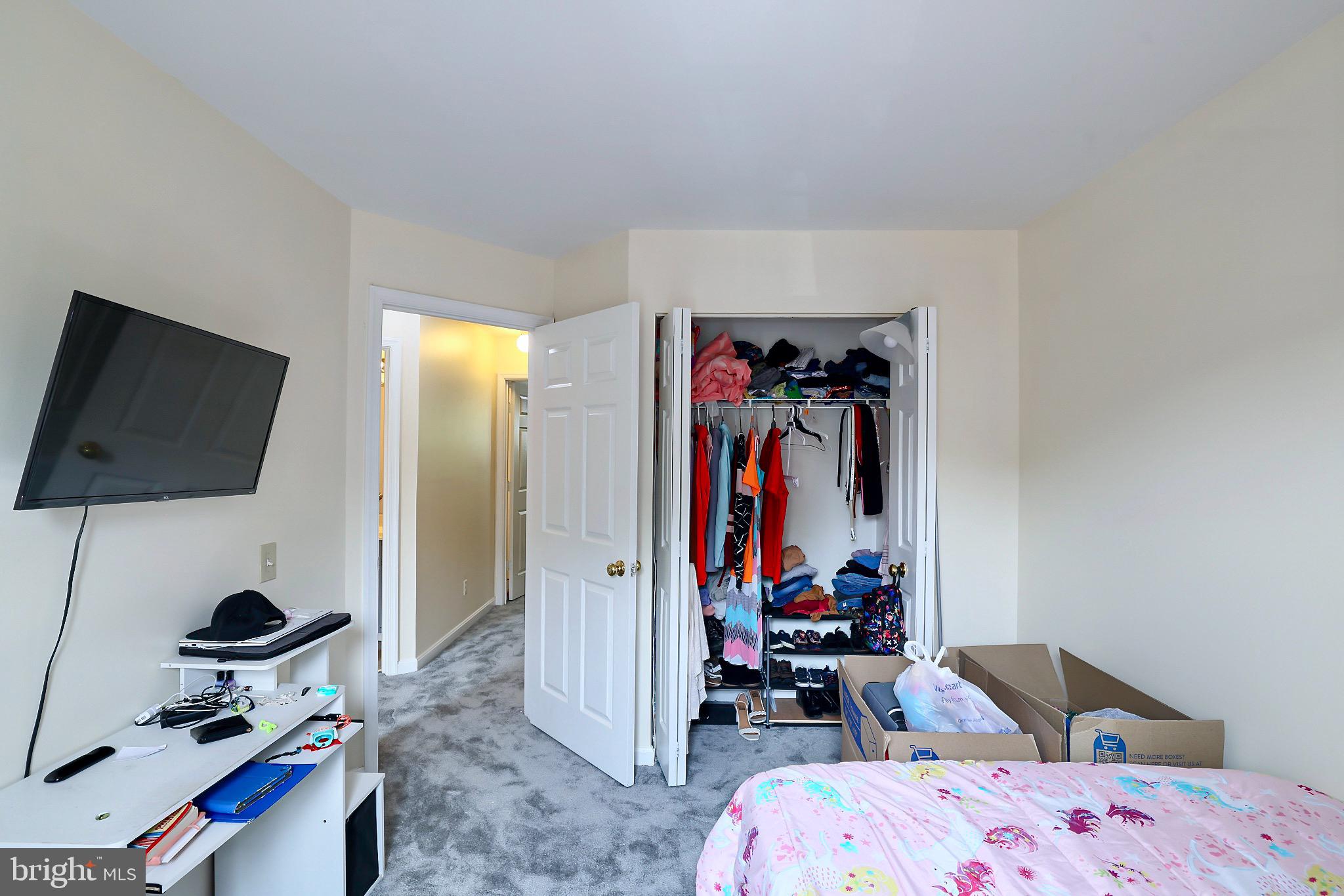 CLOVERLEAF COMMONS - Residential Lease