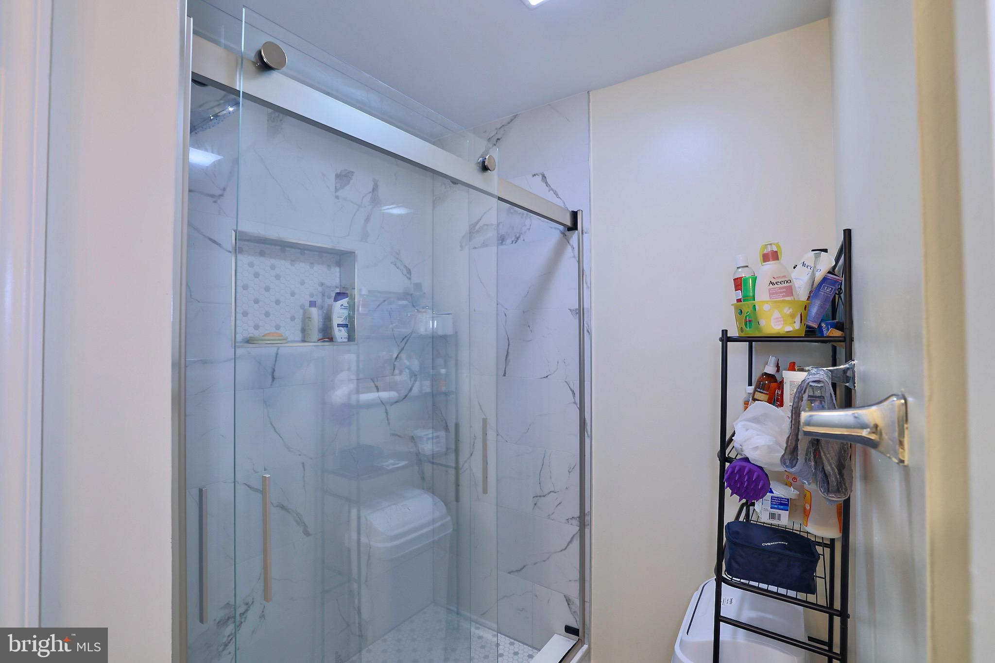 CLOVERLEAF COMMONS - Residential Lease