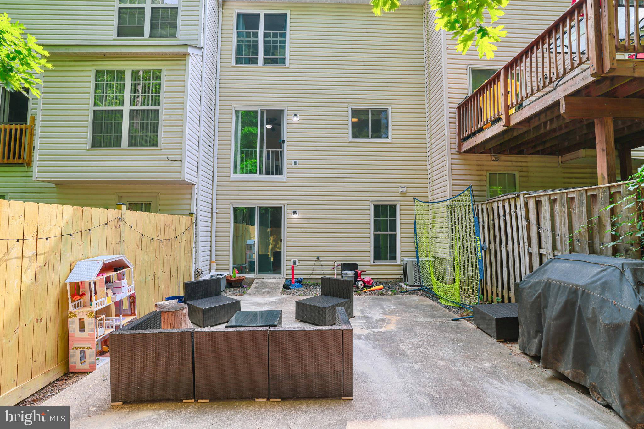 CLOVERLEAF COMMONS - Residential Lease