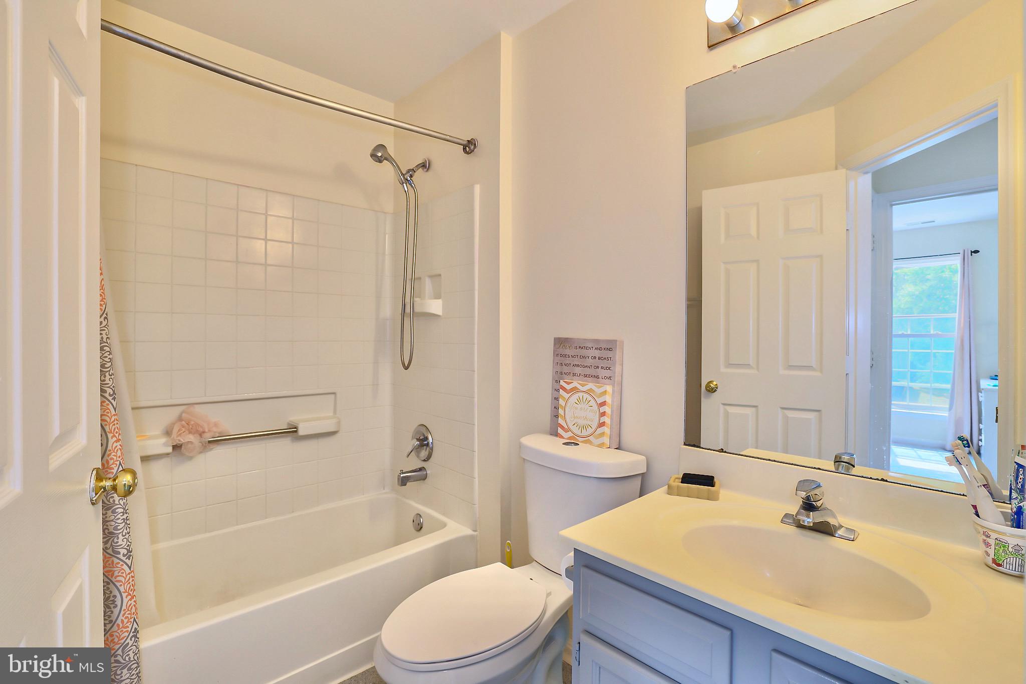 CLOVERLEAF COMMONS - Residential Lease