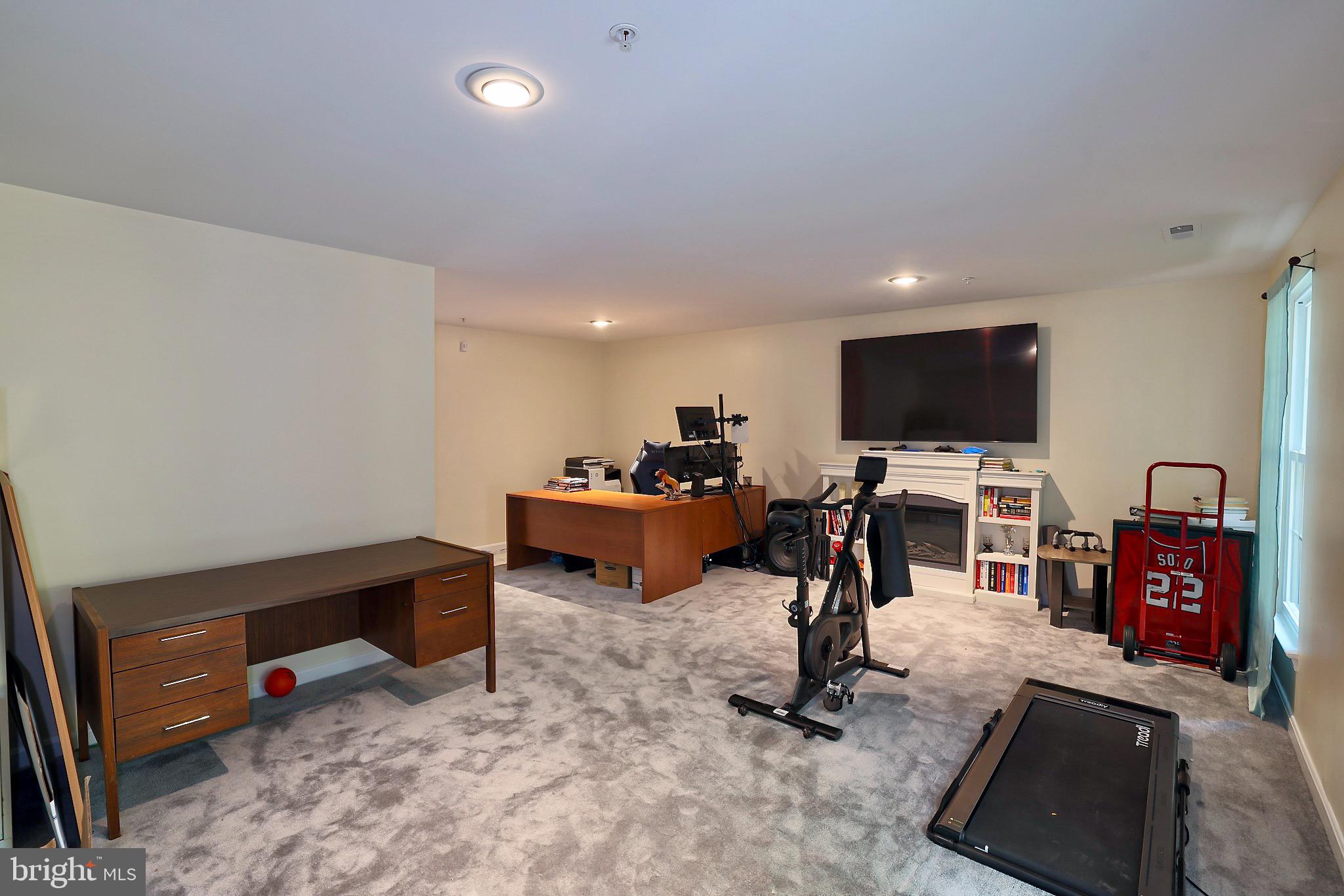 CLOVERLEAF COMMONS - Residential Lease