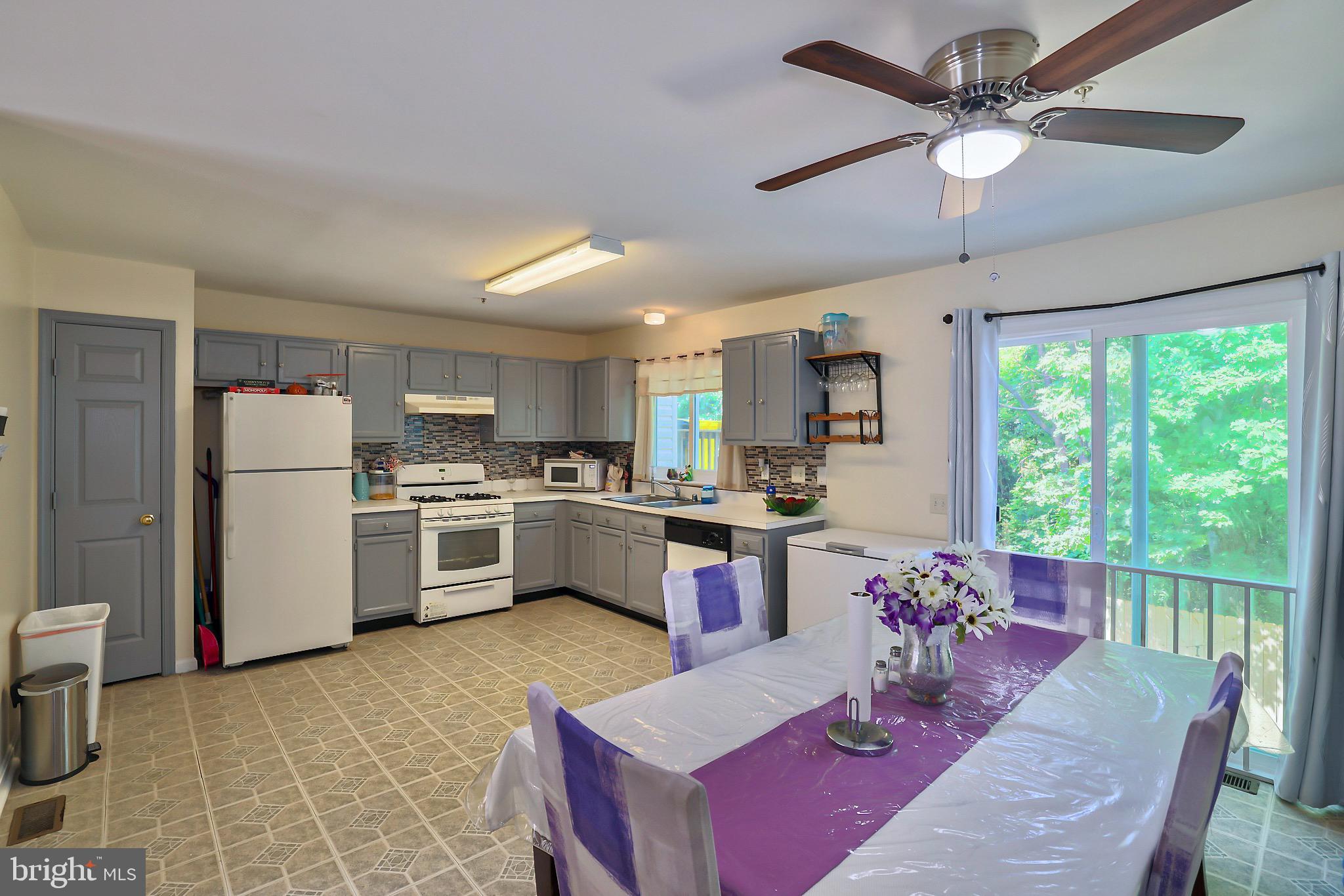 CLOVERLEAF COMMONS - Residential Lease