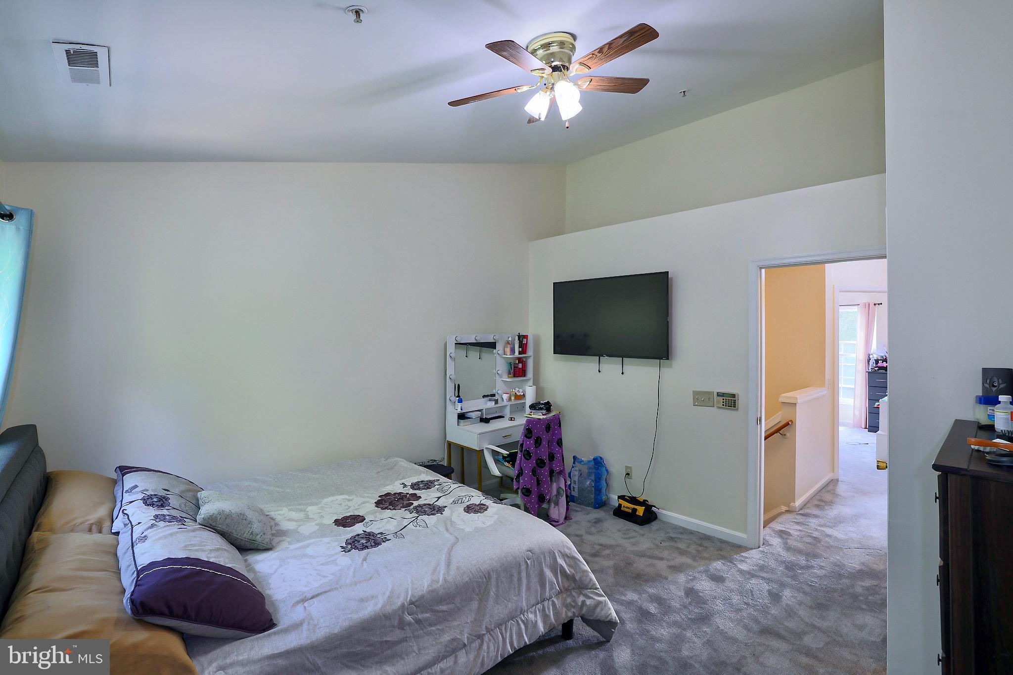 CLOVERLEAF COMMONS - Residential Lease