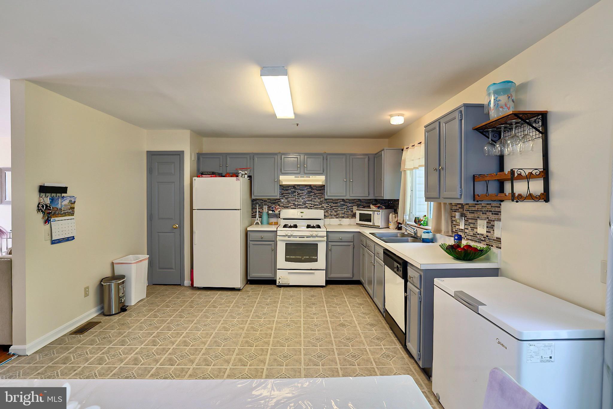 CLOVERLEAF COMMONS - Residential Lease