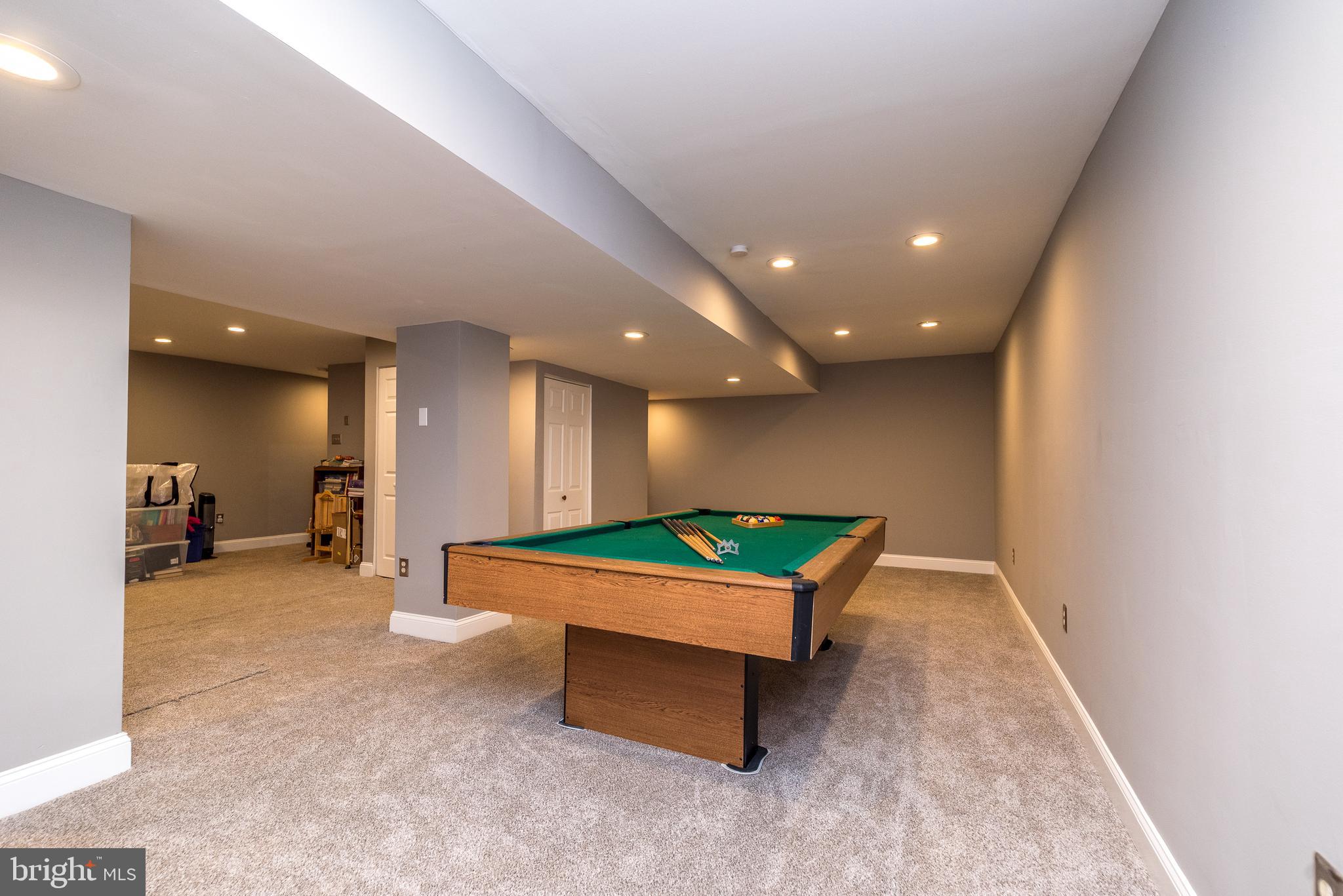 MONTGOMERY HOLLOW - Residential