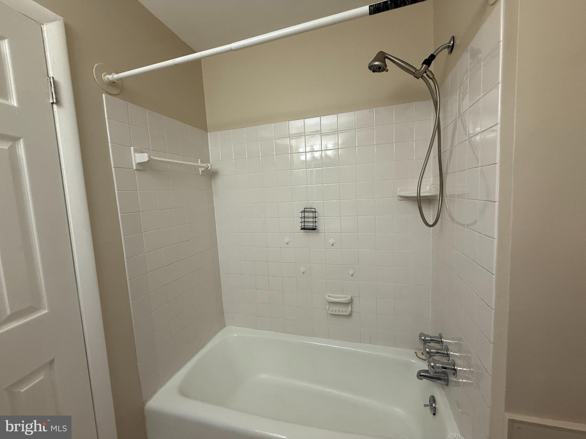 GREENBERRY WOODS - Residential Lease