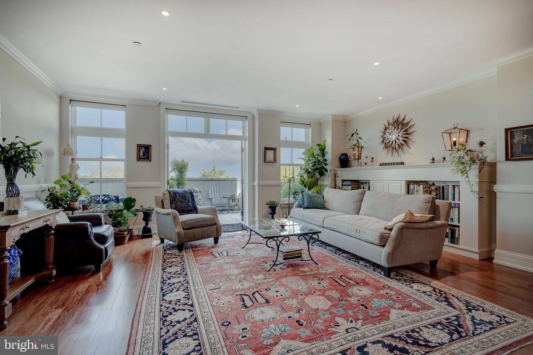 CHESTNUT HILL - Residential