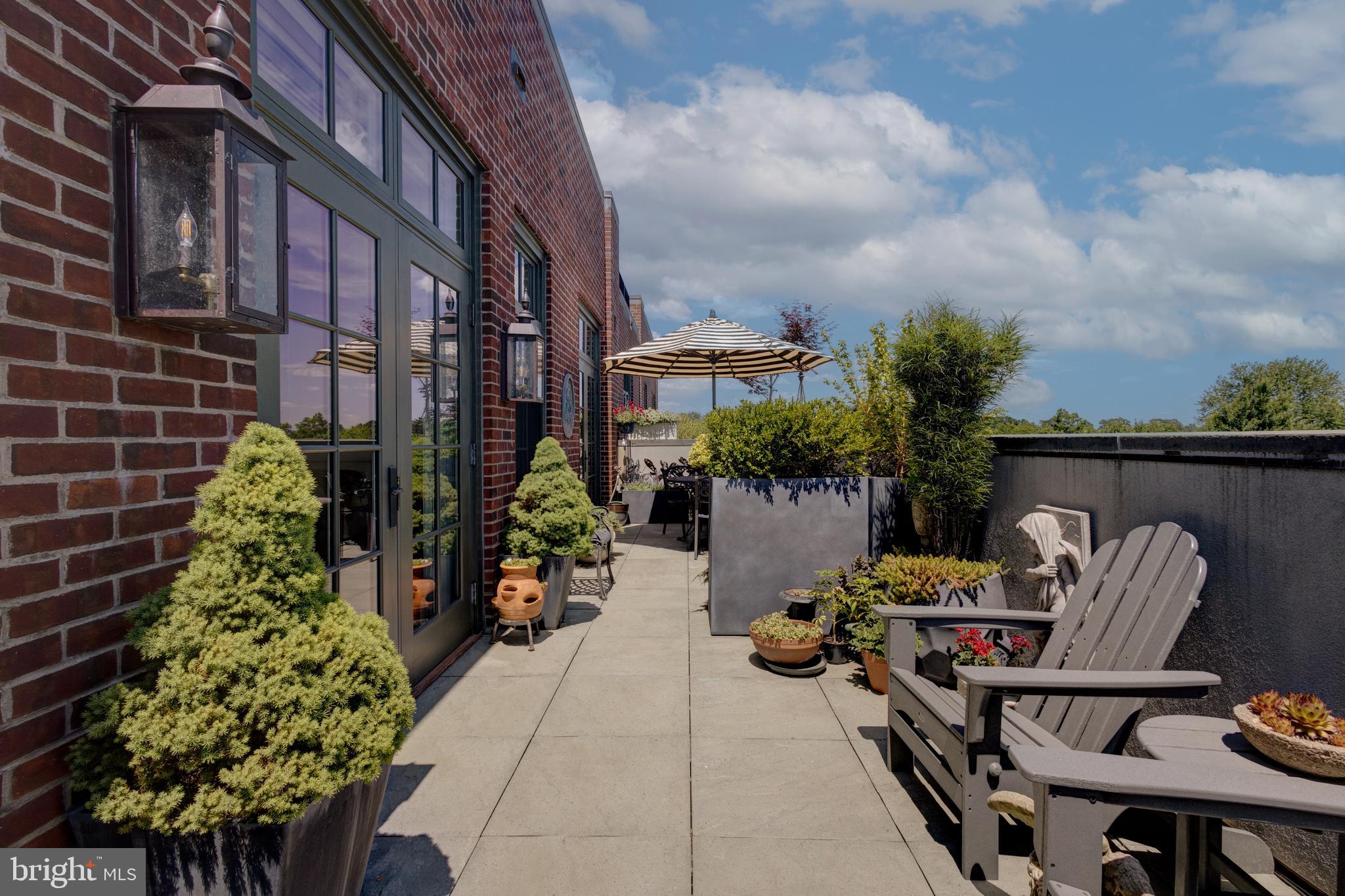 CHESTNUT HILL - Residential